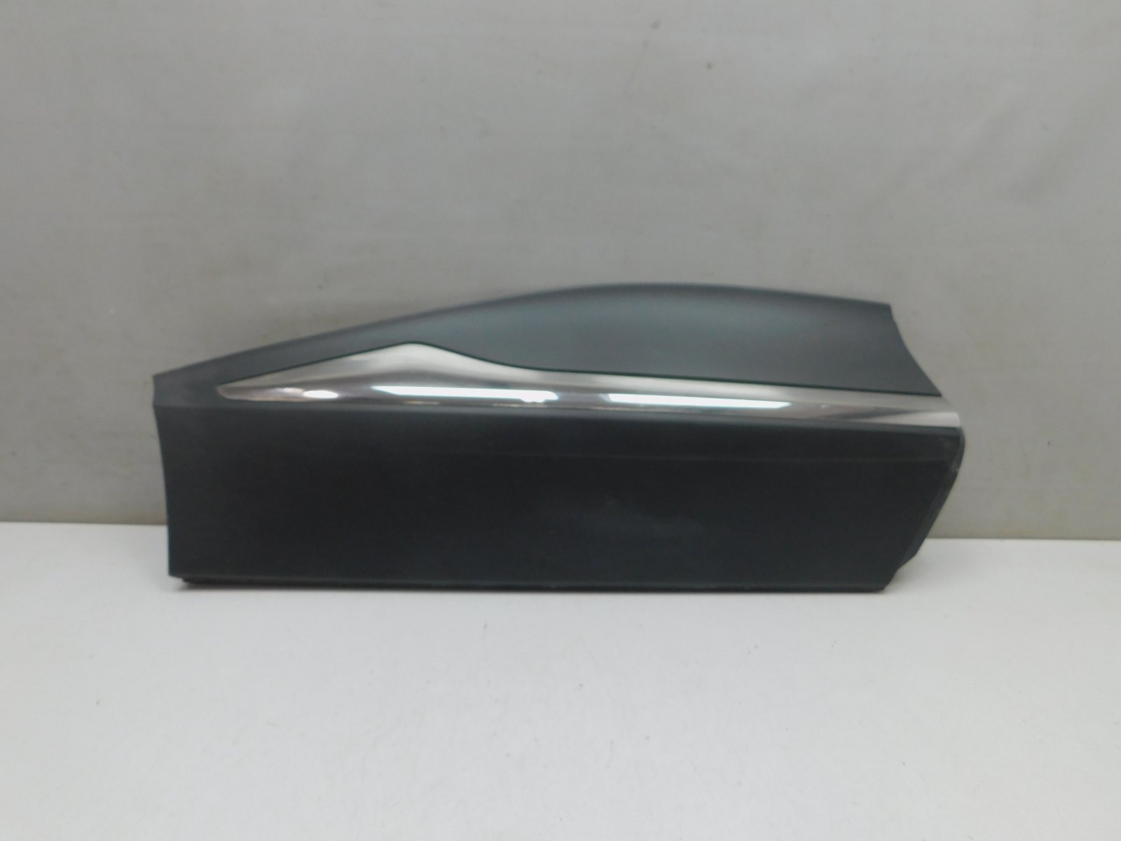 Накладка двери задней правой Renault Kaptur 2016>