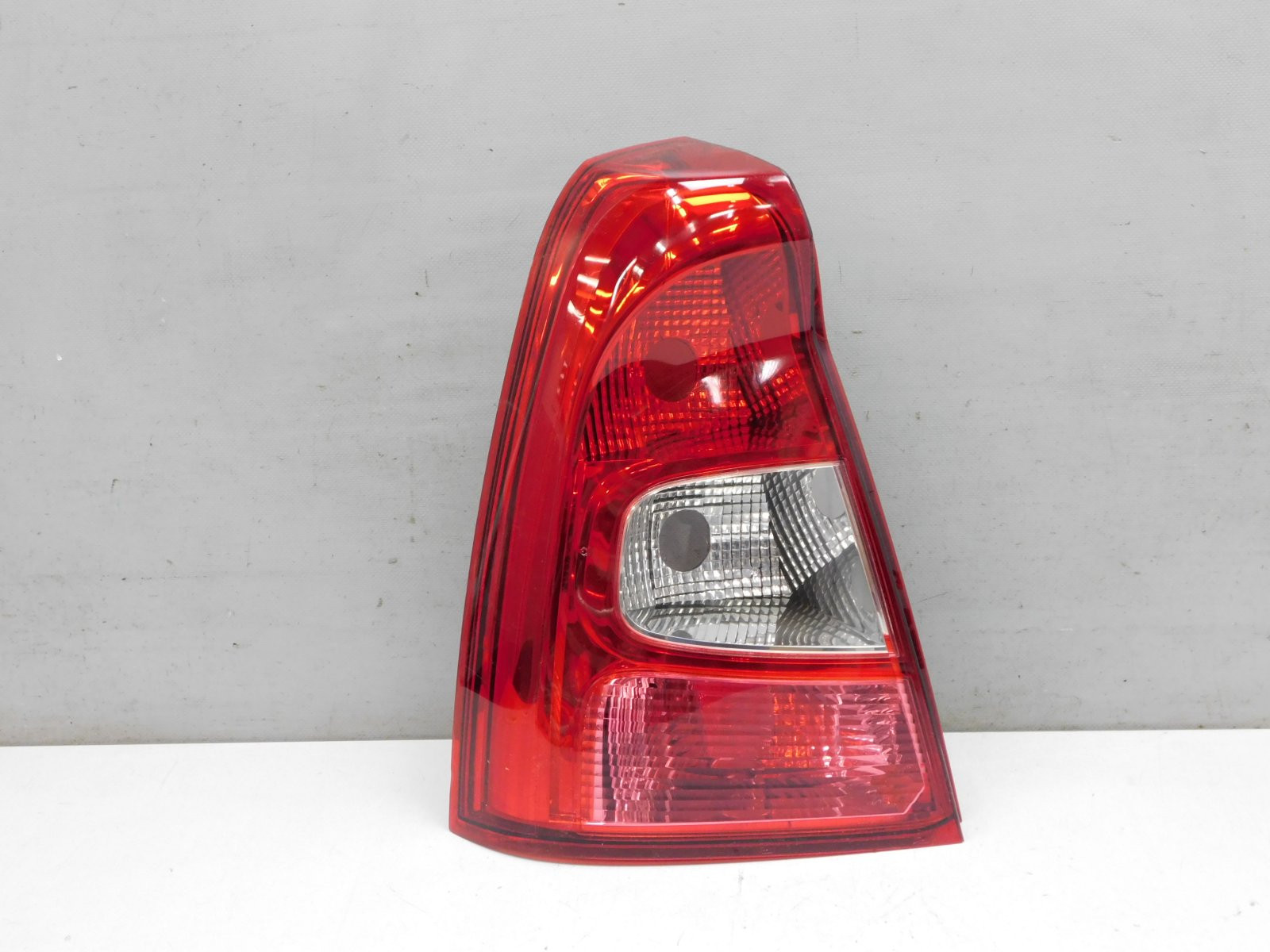Фонарь задний левый Renault Logan 2005>