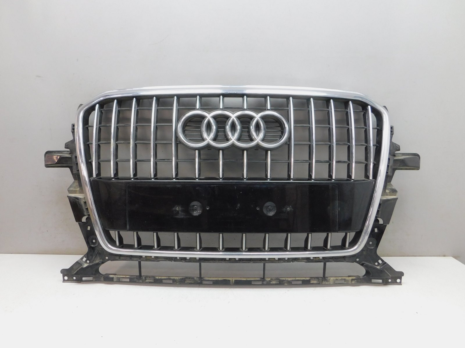 Решетка радиатора Audi Q5 2008-2017