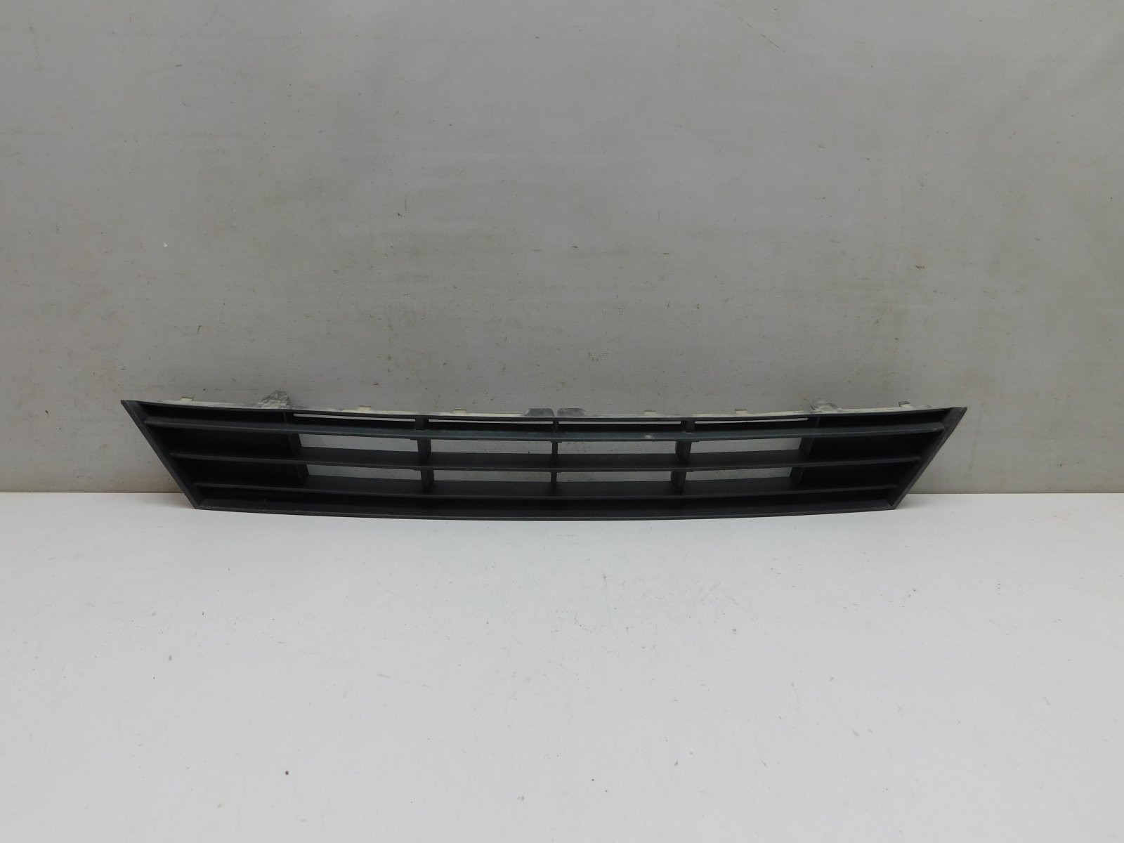 Решетка в бампер центральная BMW 5-серия F10/F11 2009>