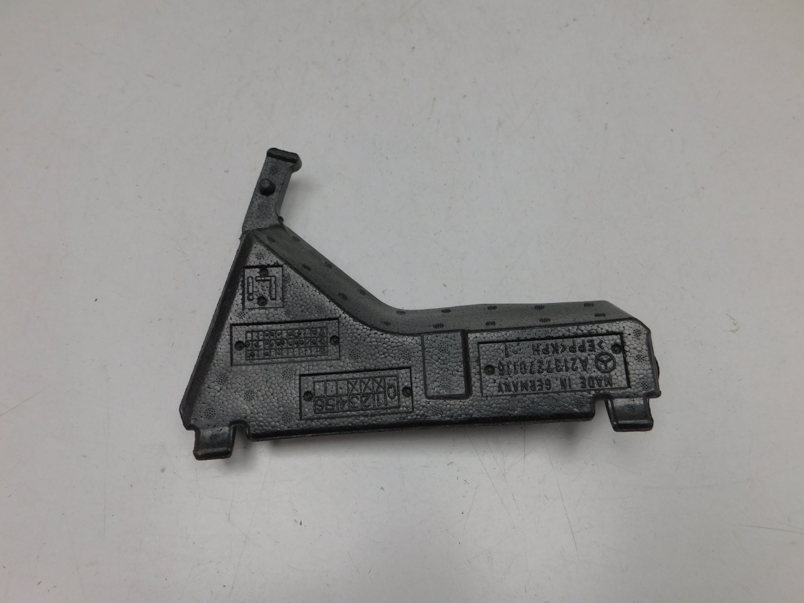 Уплотнитель двери Mercedes-Benz E-Klasse W213 2016>