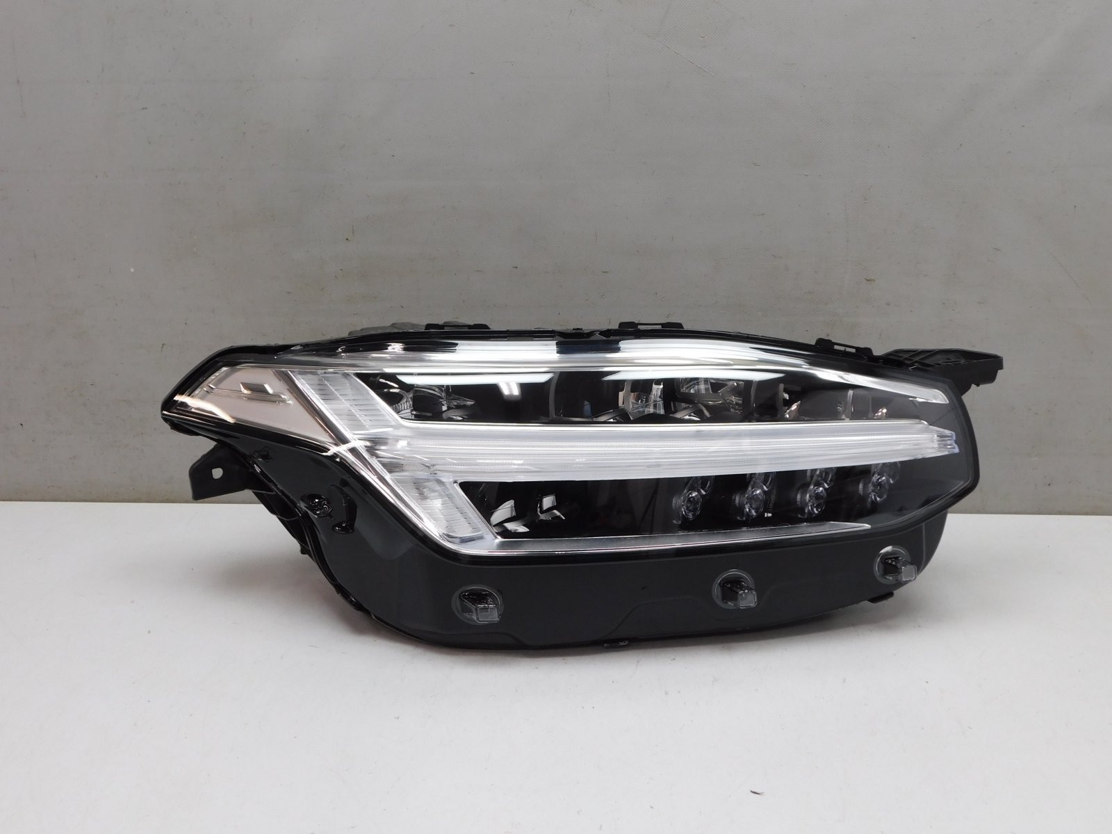 Фара правая Volvo XC90 2015>