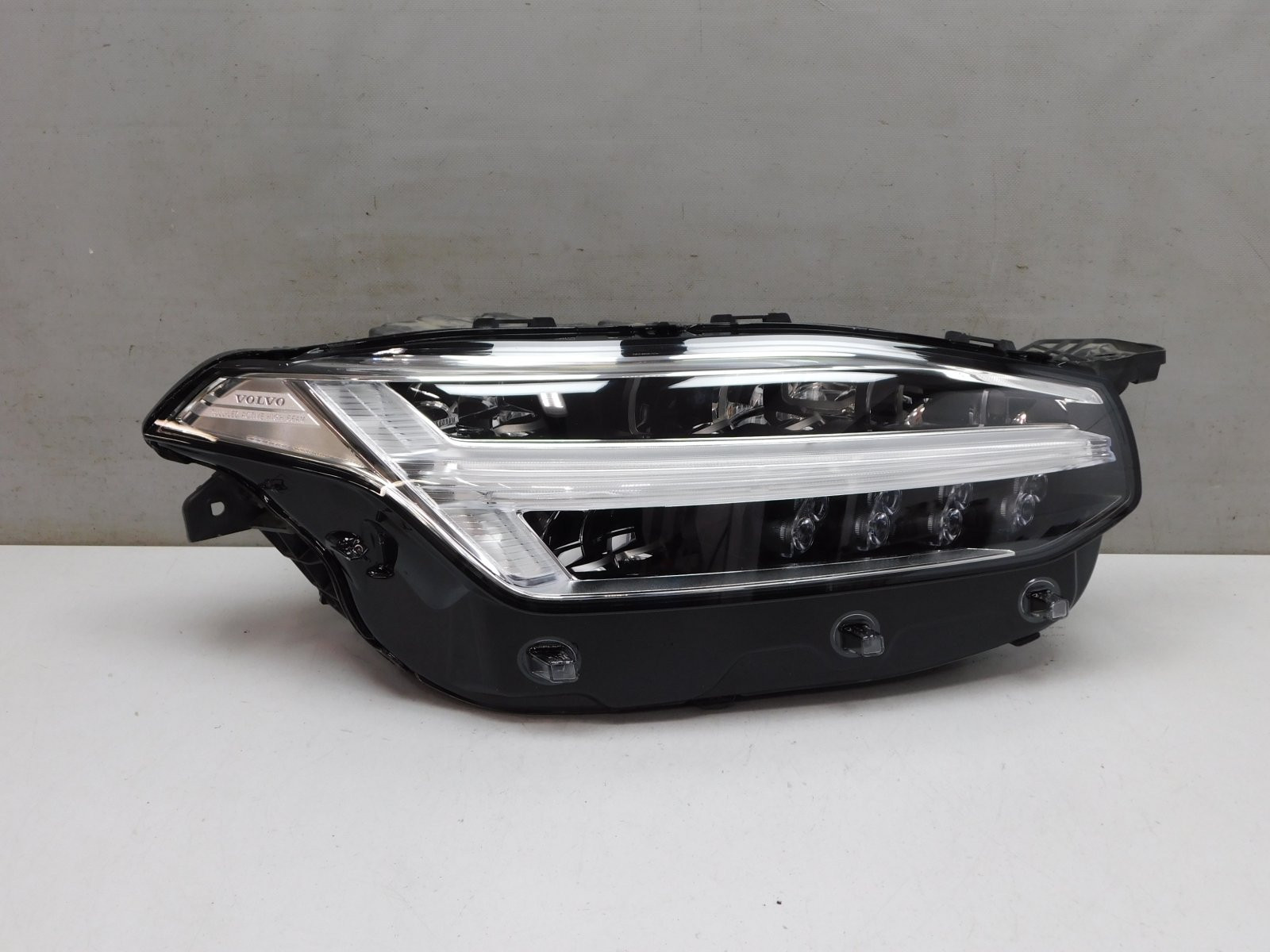 Фара правая Volvo XC90 2015>