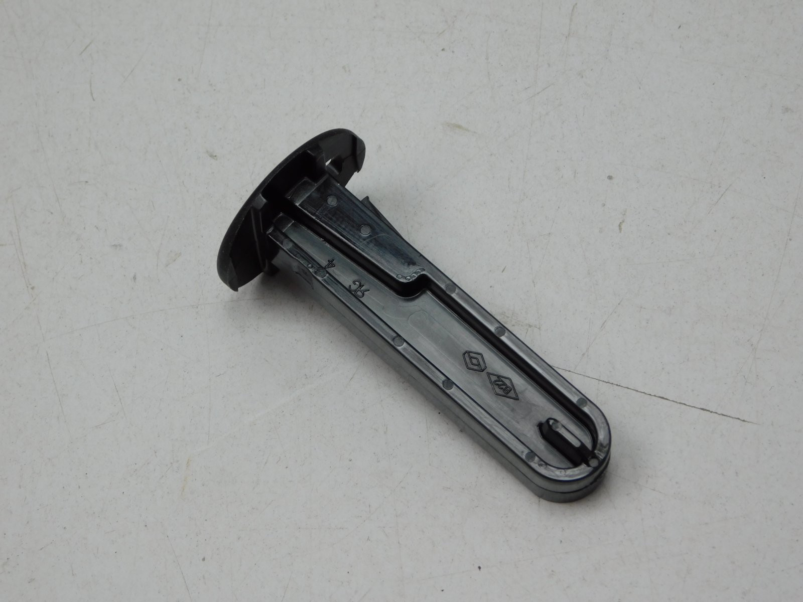 Кронштейн радиатора Renault Duster 2011>