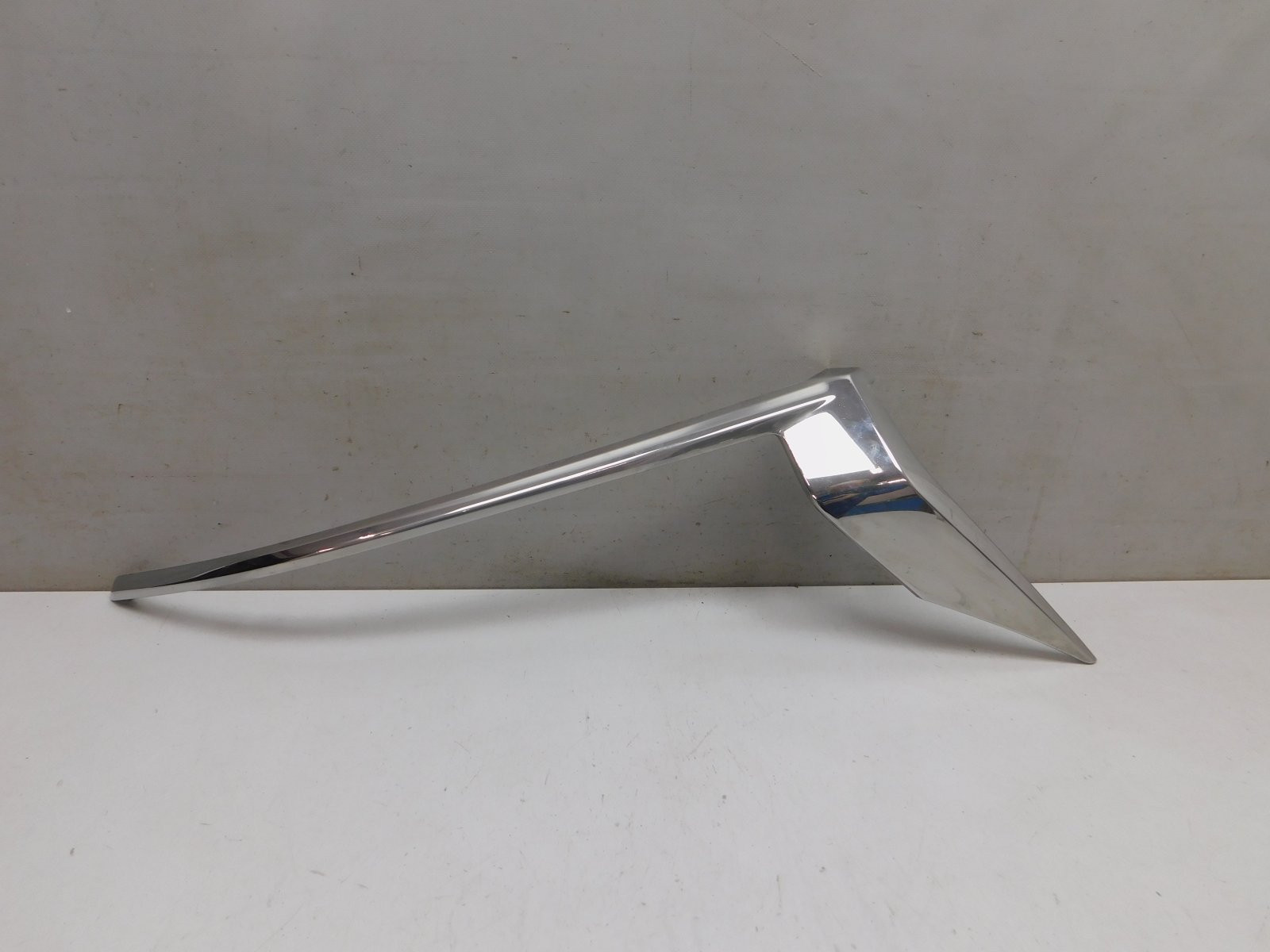 Молдинг переднего бампера Toyota Land Cruiser (150)/Prado 2009>