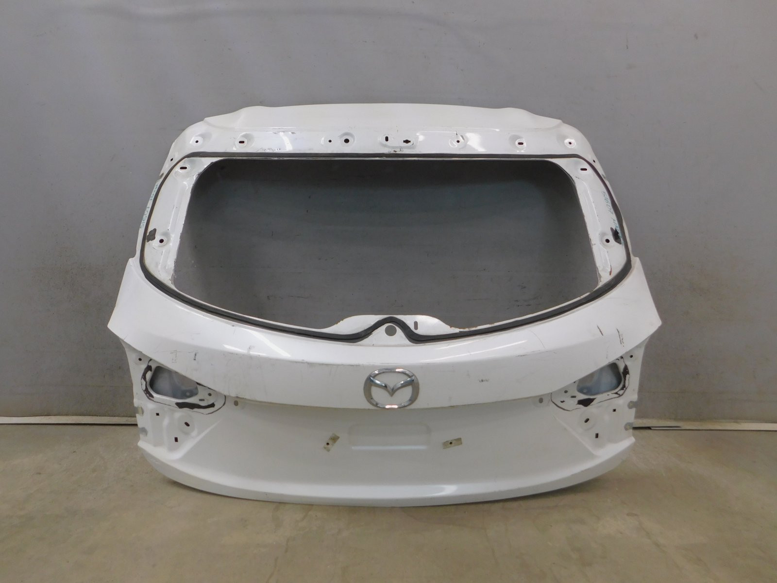 Дверь багажника Mazda 3 (BM) 2013-2019