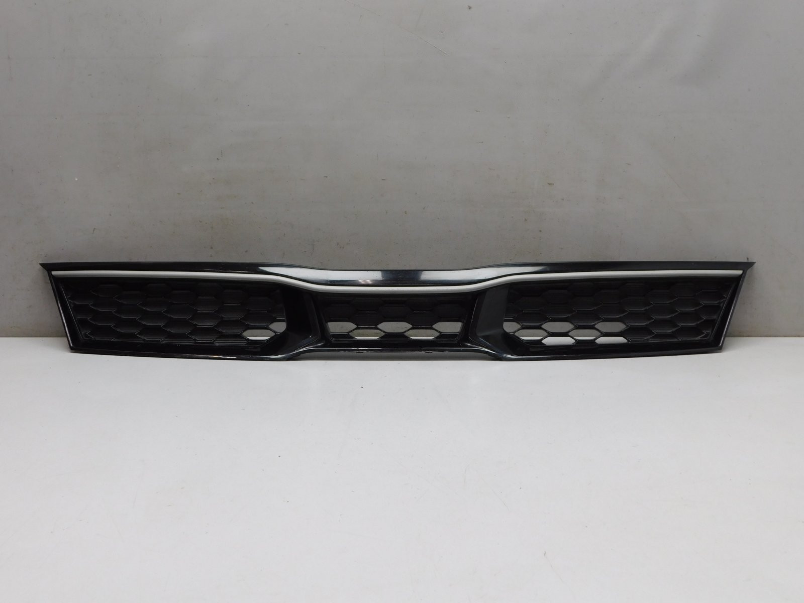 Решетка радиатора Kia Rio 2017>