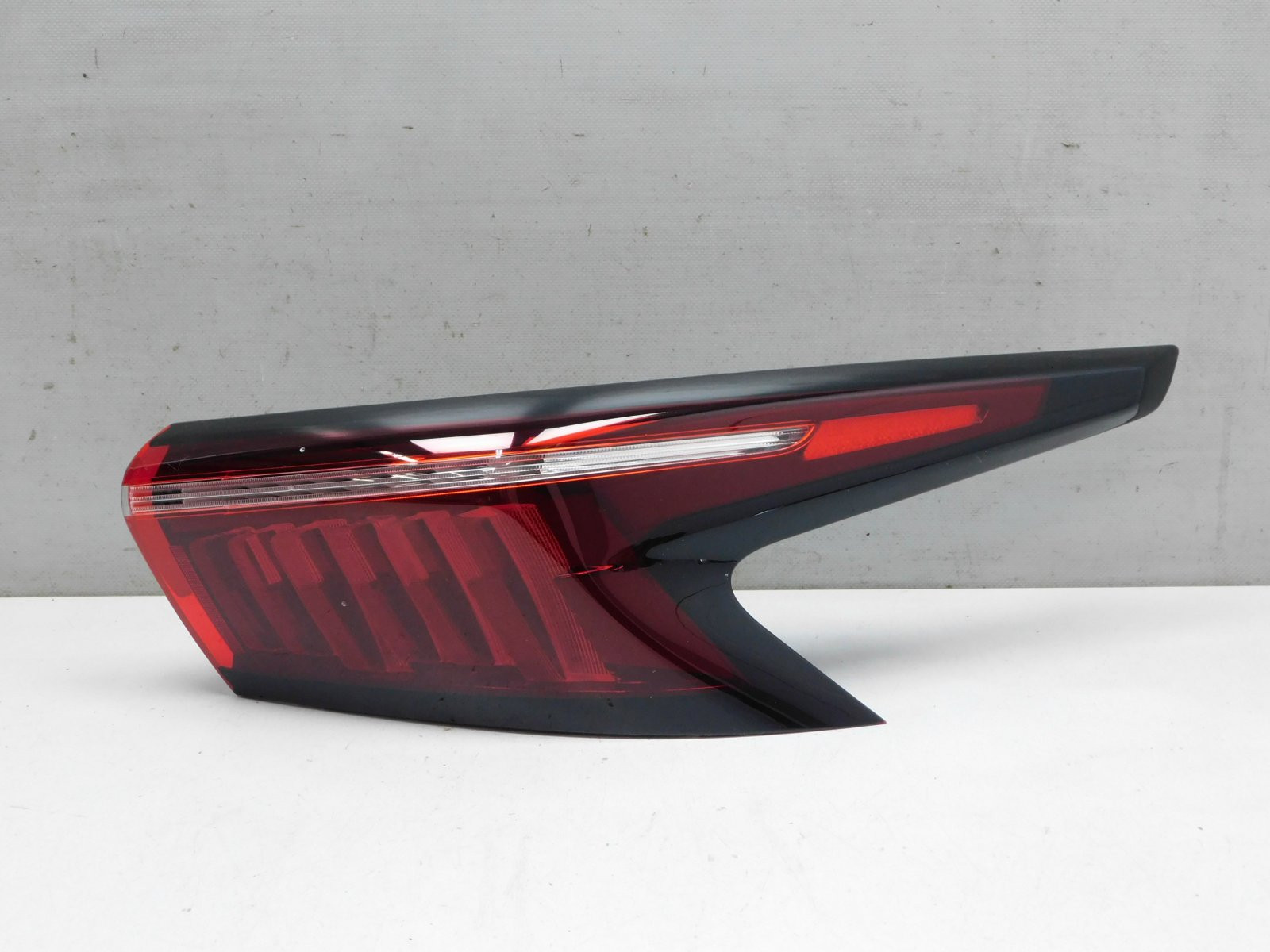 Фонарь задний наружный правый Omoda C5 2022>