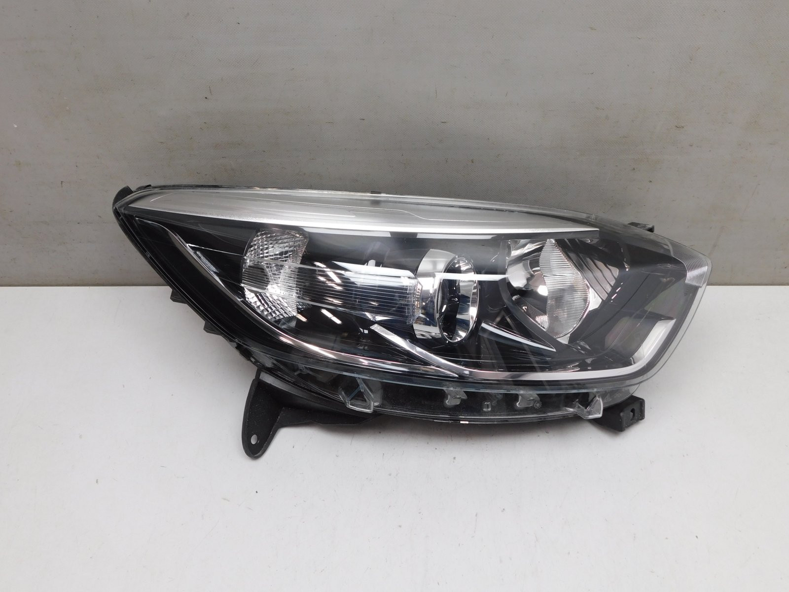 Фара правая Renault Kaptur 2016>