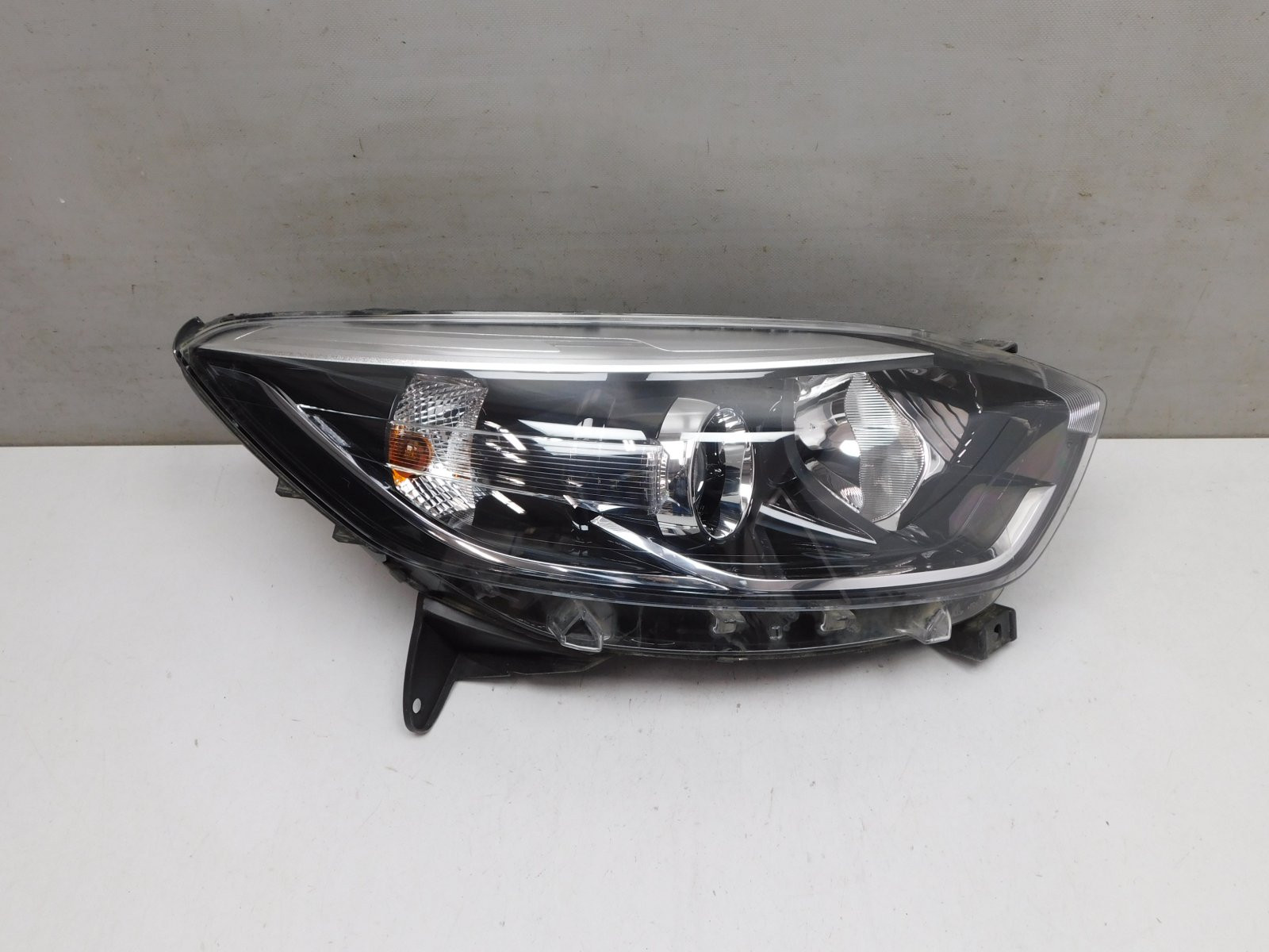 Фара правая Renault Kaptur 2016>