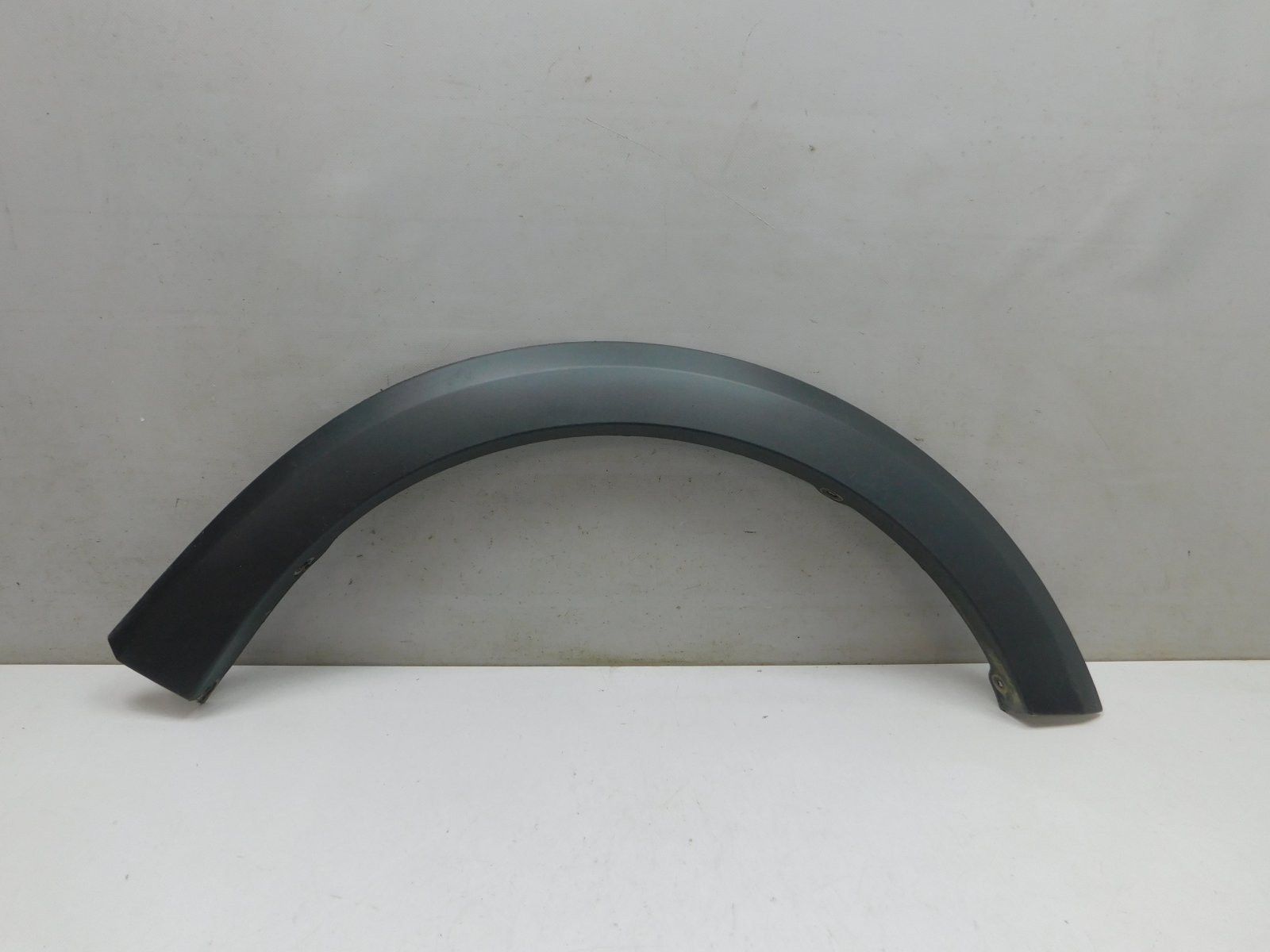 Накладка крыла переднего правого Renault Sandero 2014>