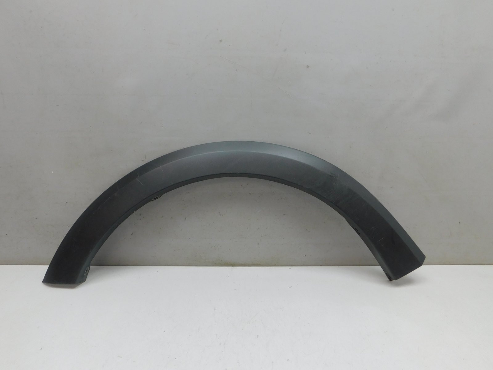 Накладка крыла переднего левого Renault Sandero 2014>