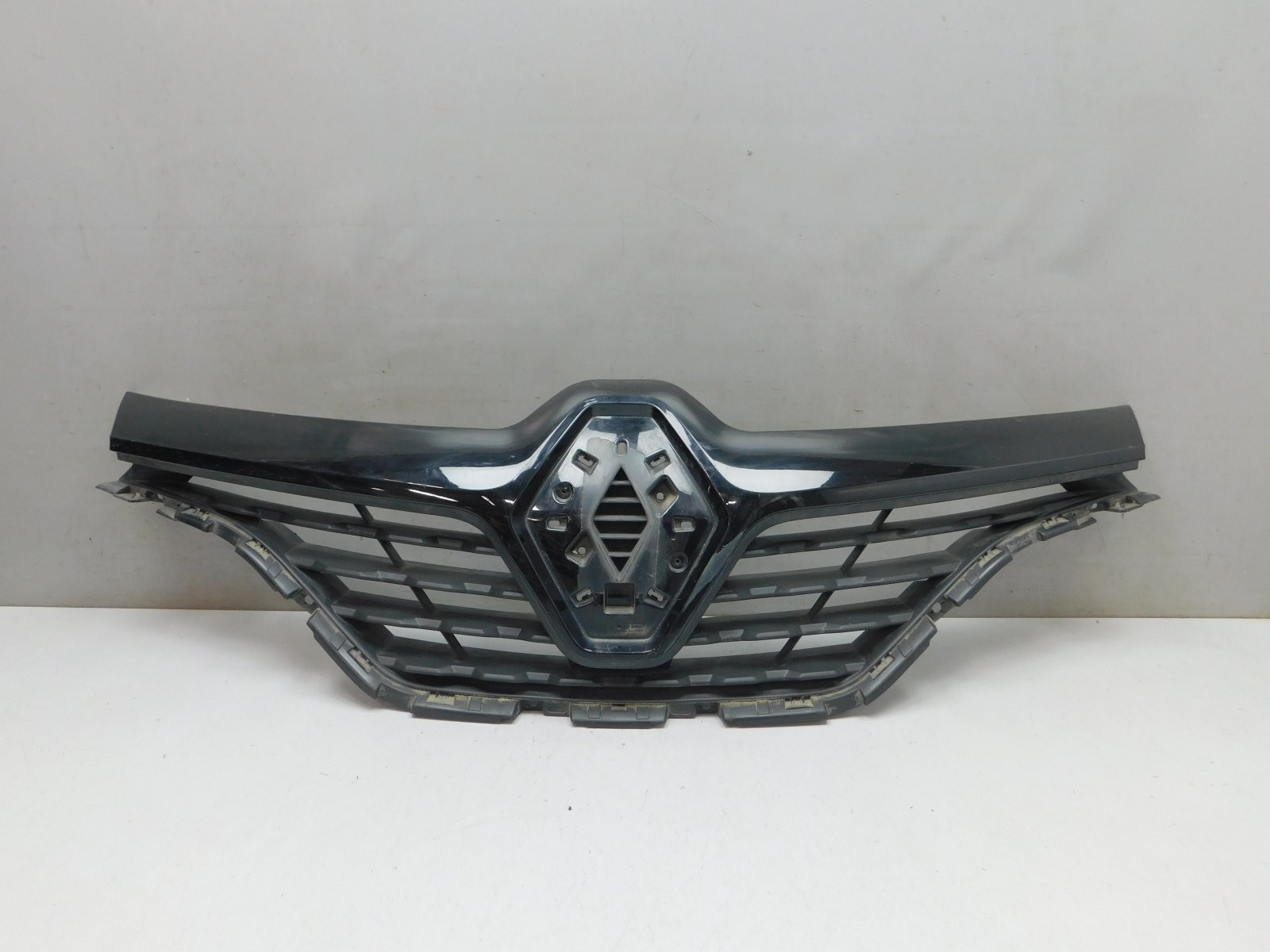 Решетка радиатора Renault Kaptur 2016>