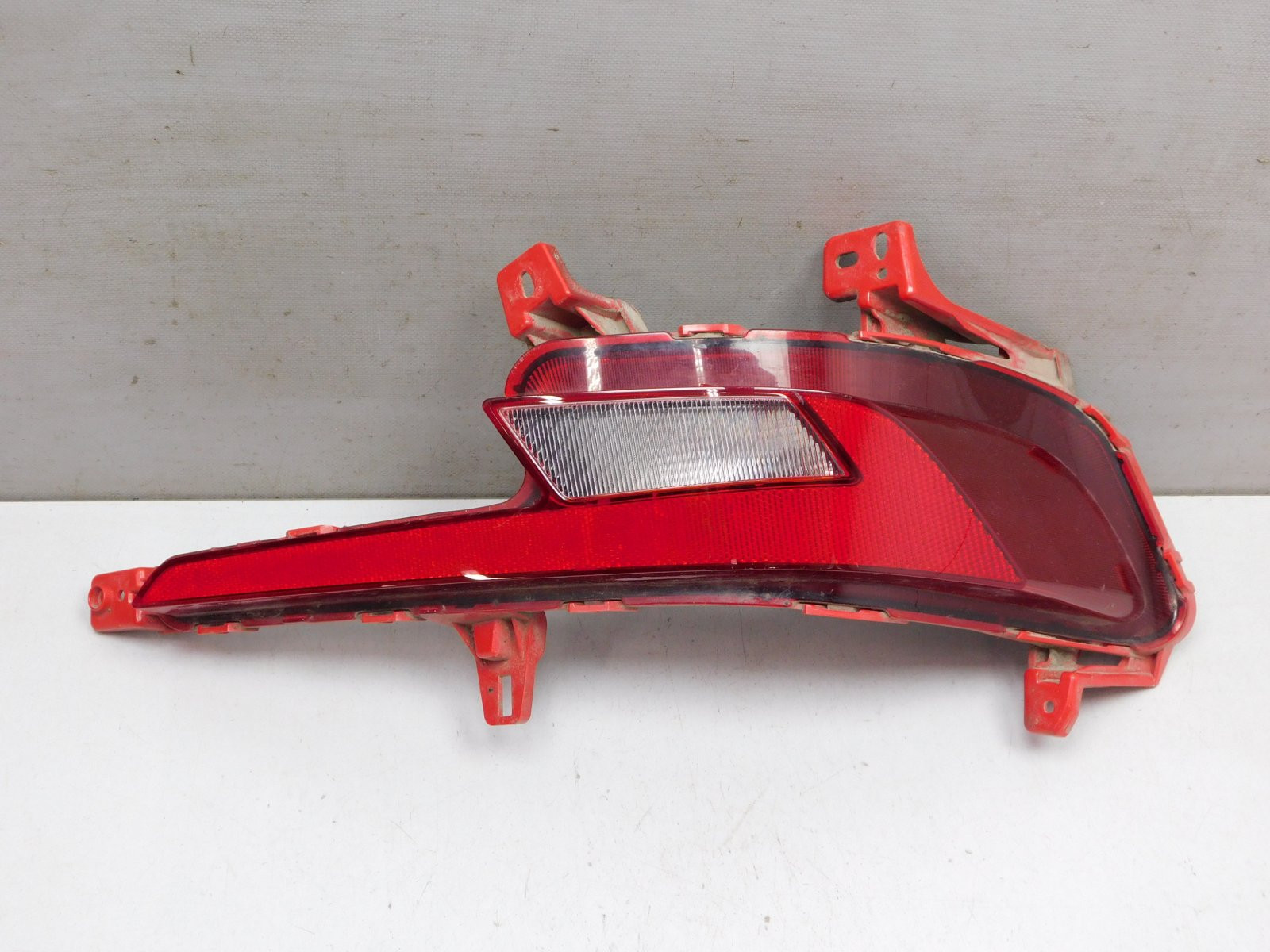 Фонарь задний в бампер правый Hyundai Elantra 2016>