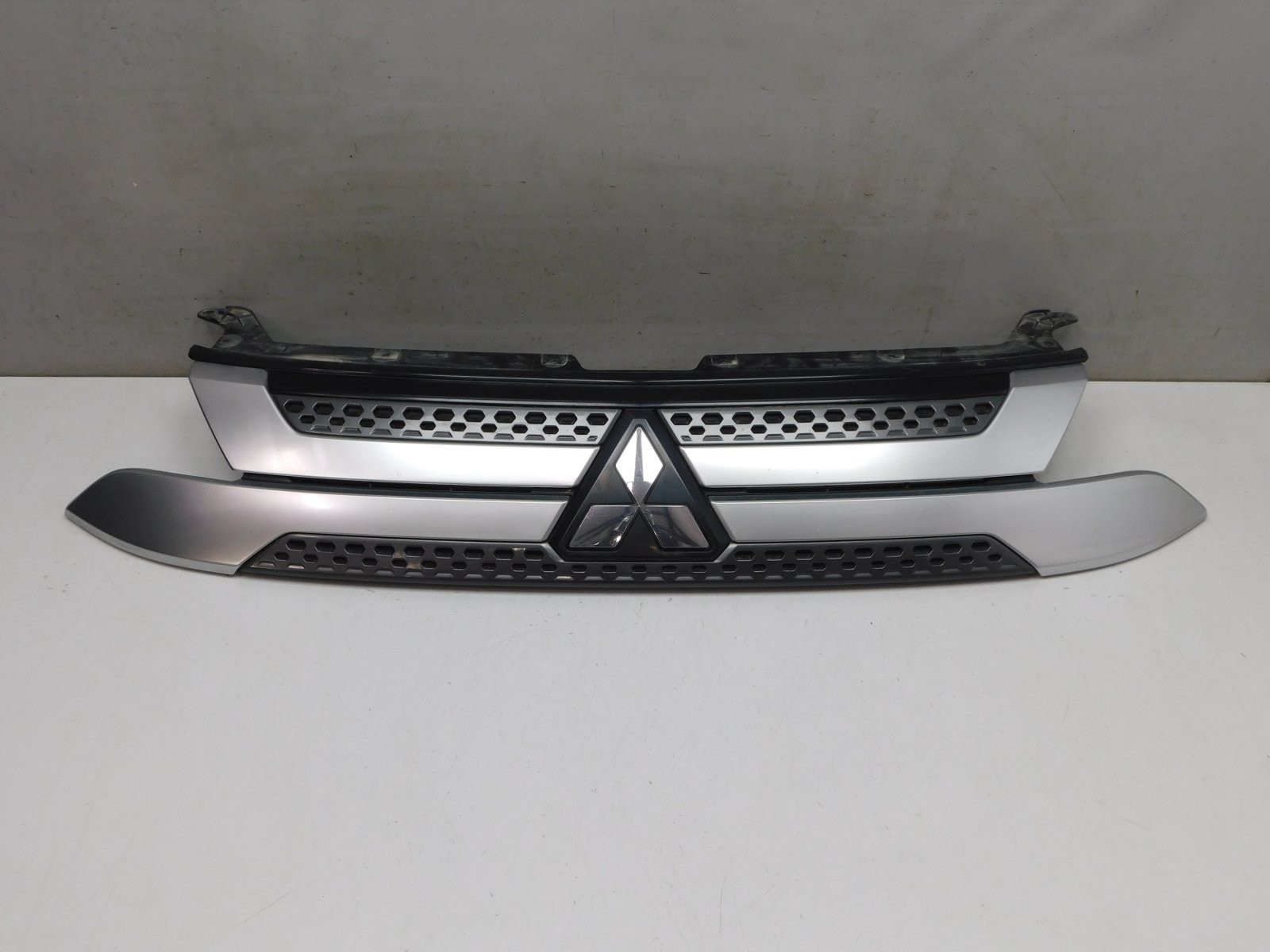 Решетка радиатора Mitsubishi Outlander 2012>