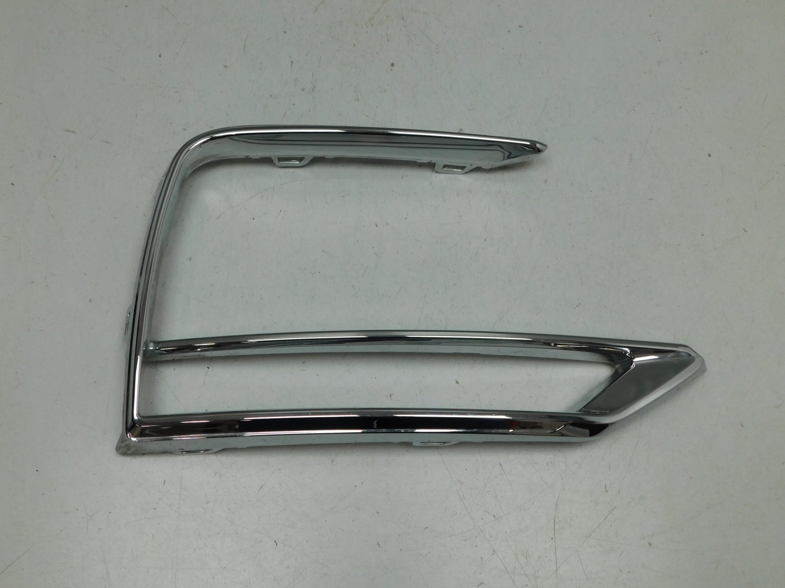 Молдинг переднего бампера Chery Tiggo 8 Pro Max 2022>