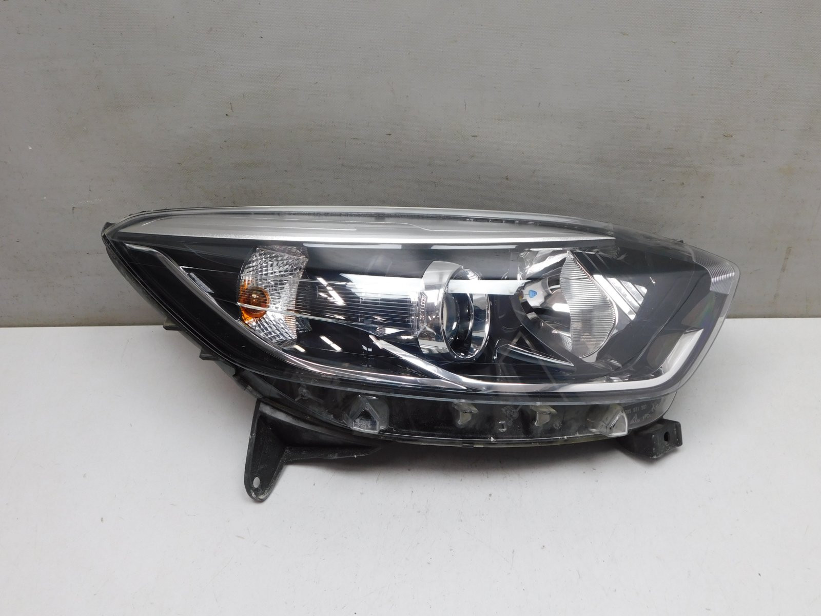 Фара правая Renault Kaptur 2016>