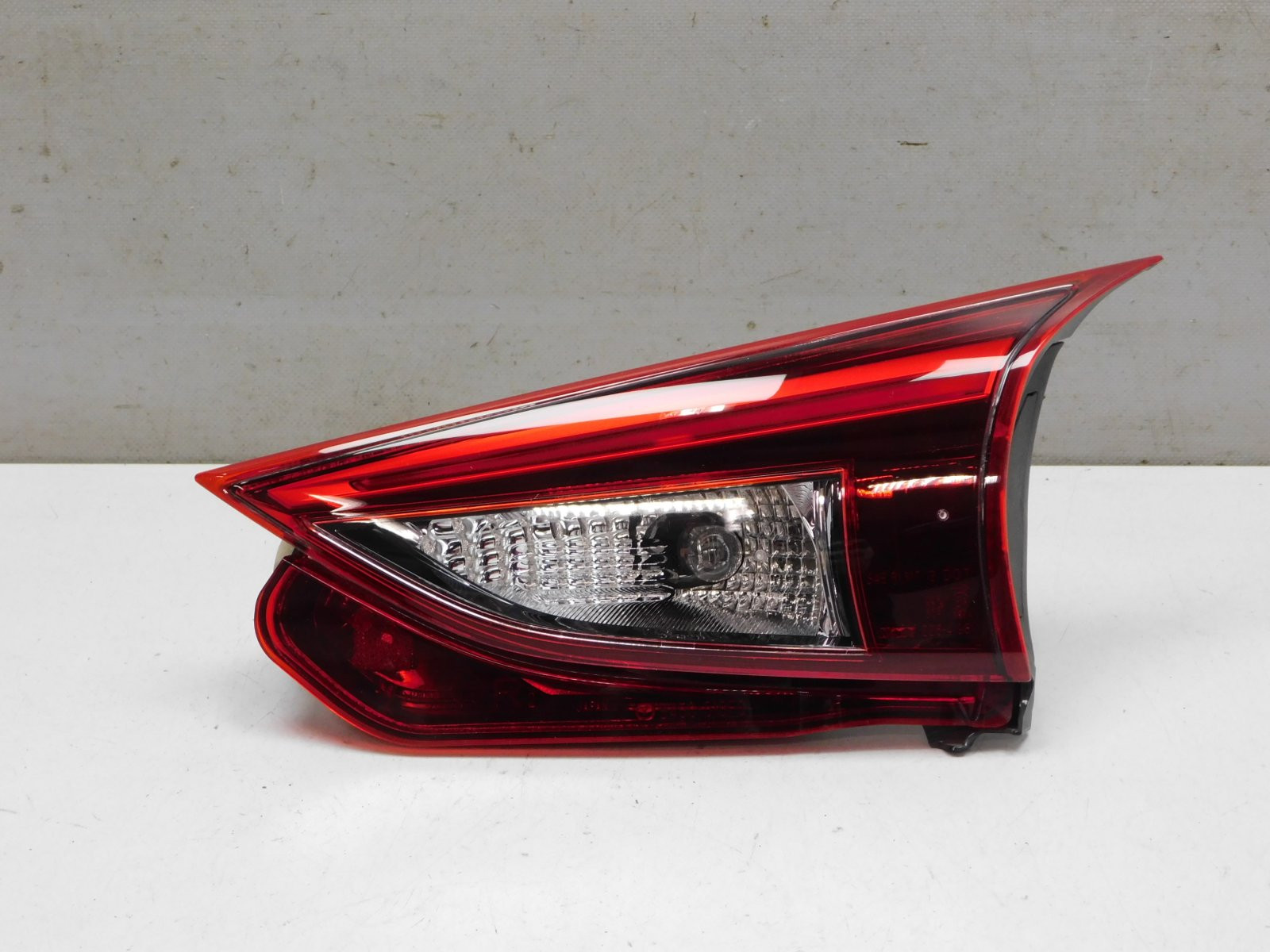Фонарь задний внутренний правый Mazda 3 (BM) 2013-2019