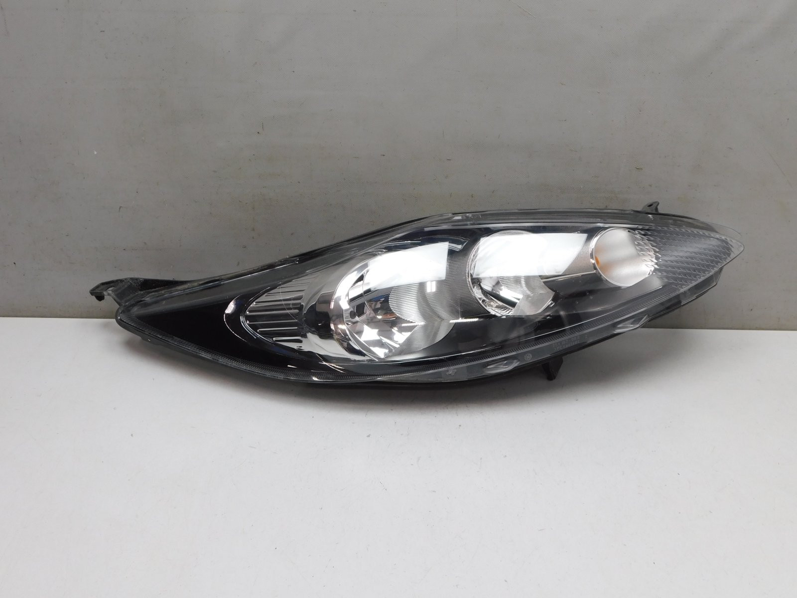 Фара правая Ford Fiesta VI 2008-2017