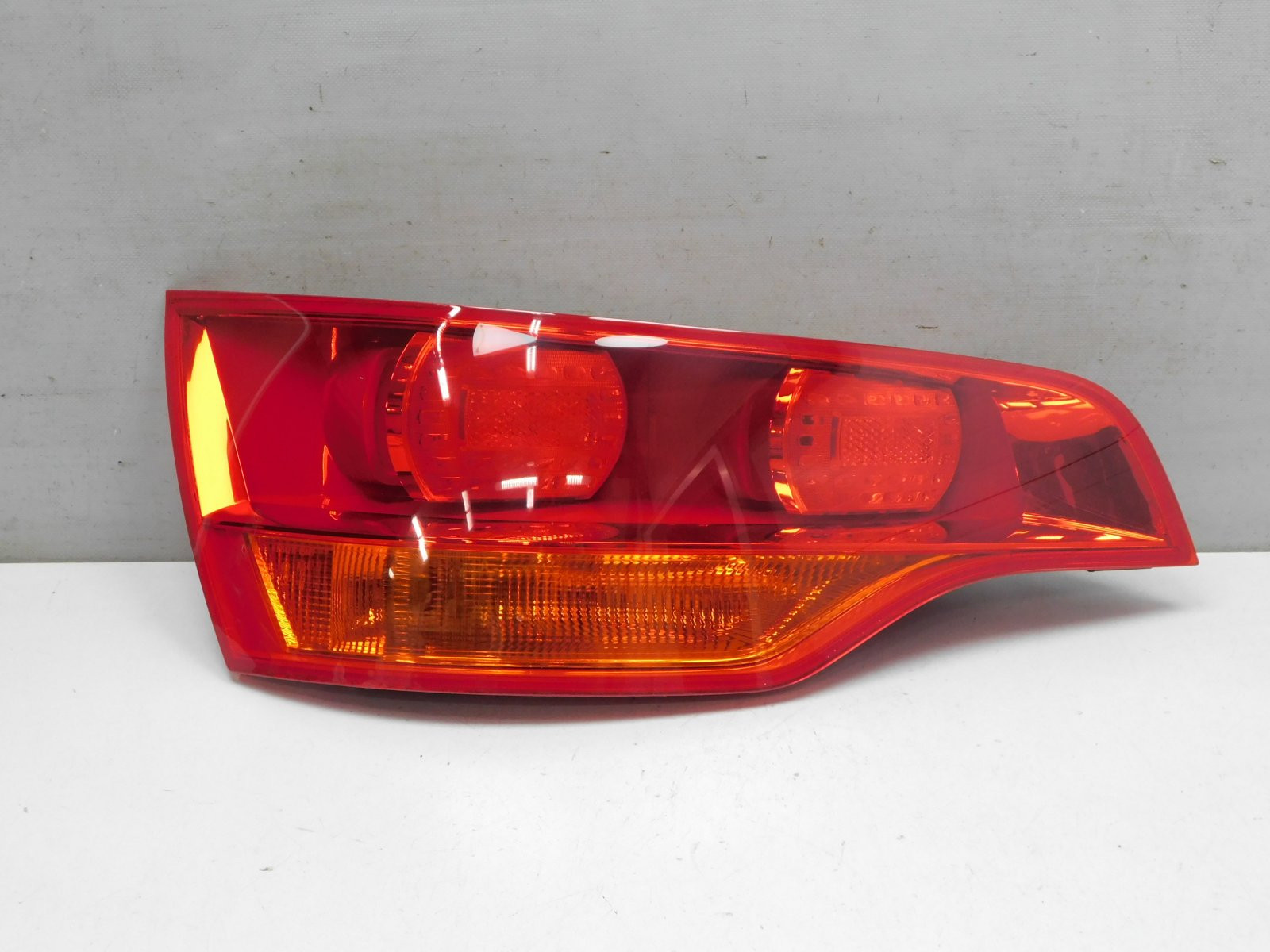 Фонарь задний левый Audi Q7 [4L] 2005-2015