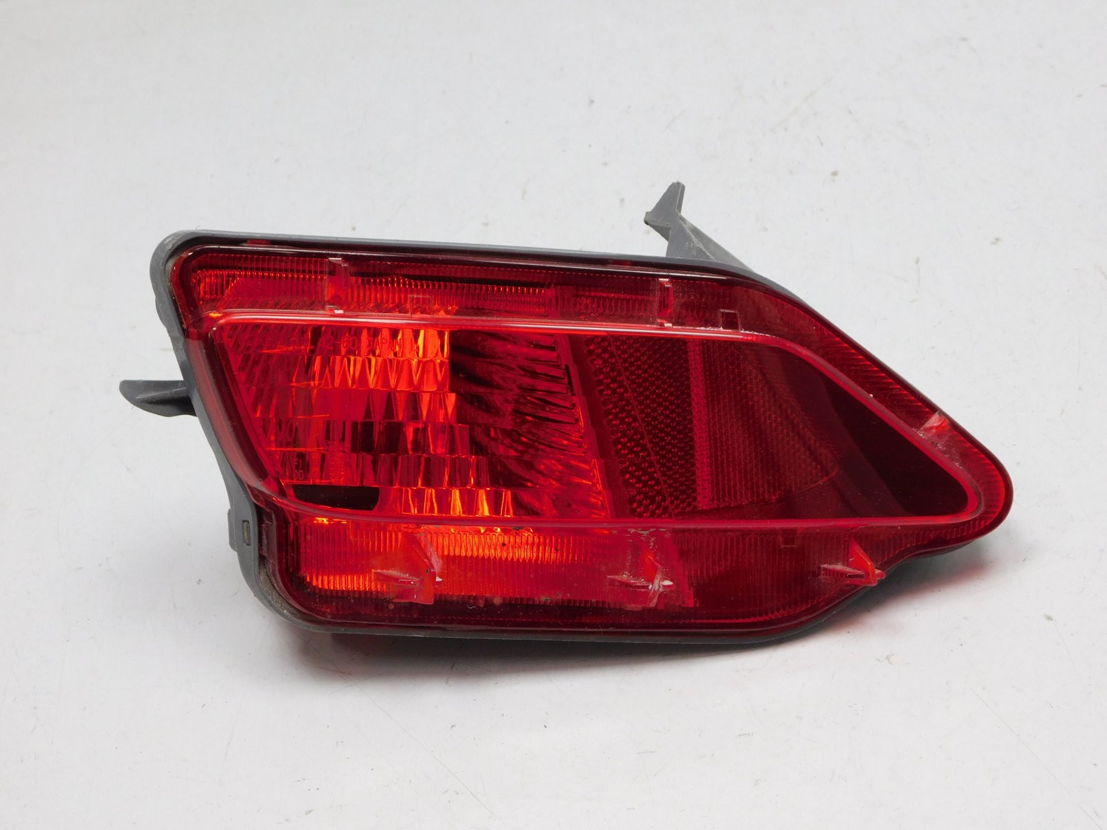 Фонарь задний в бампер левый Toyota RAV 4 2013-2019