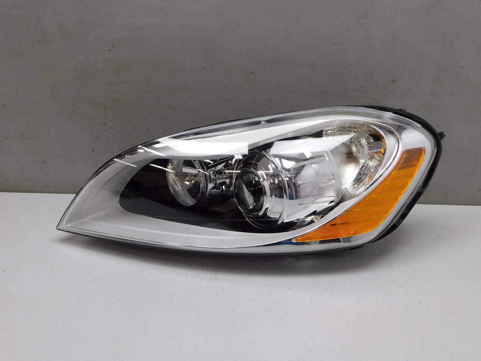 Фара левая Volvo XC60 2008-2017