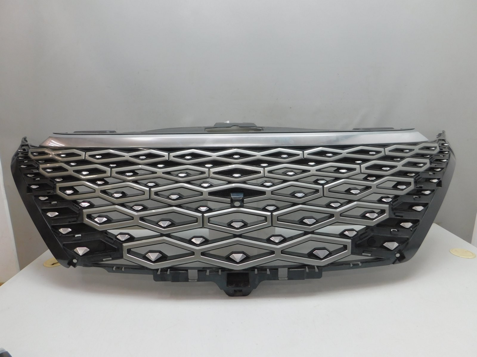 Решетка радиатора Omoda C5 2022>