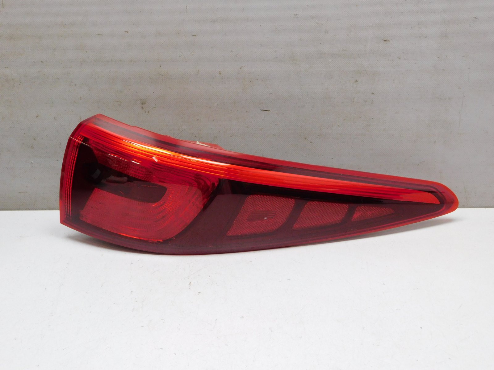 Фонарь задний наружный правый Kia Sportage 2015>