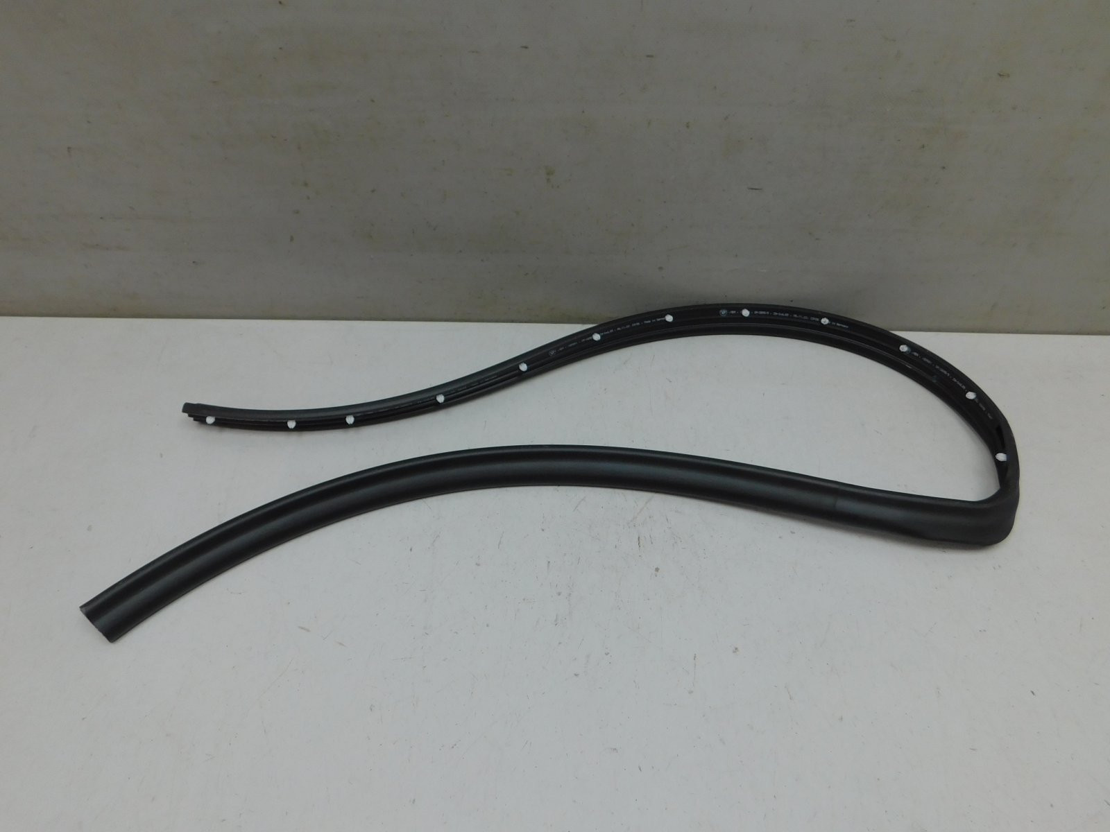 Уплотнитель BMW 6-серия Gran Turismo G32 2017>