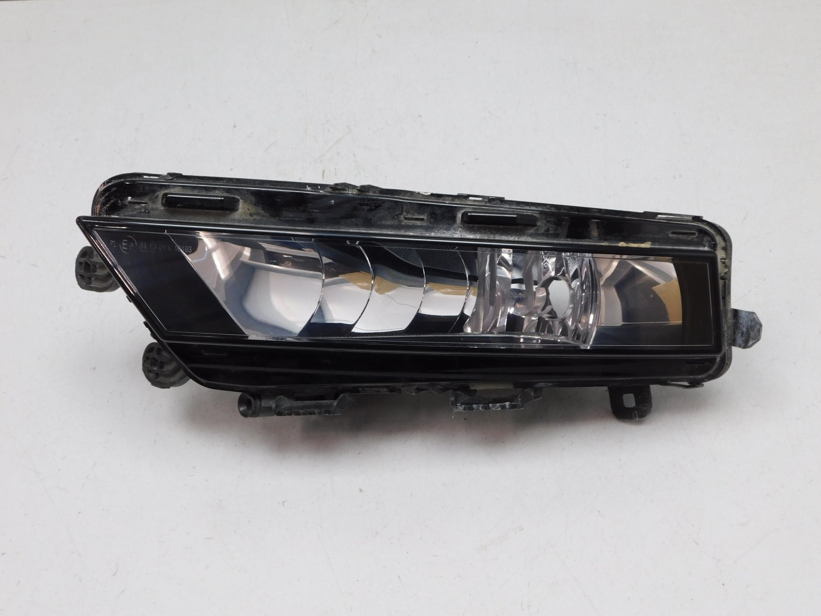 Фара противотуманная левая Skoda Octavia III (A7) 2013-2020