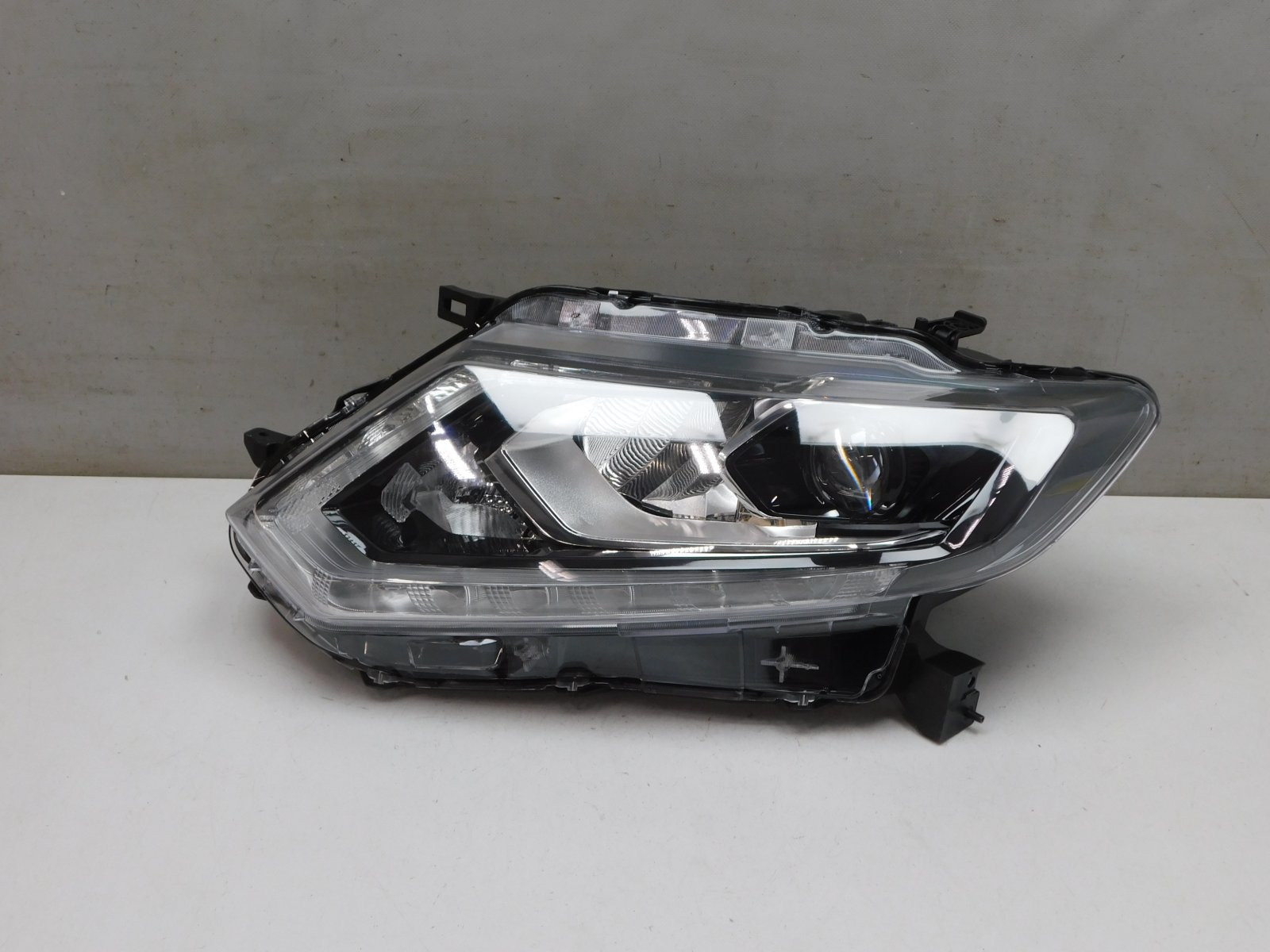 Фара левая Nissan X-Trail (T32) 2014>