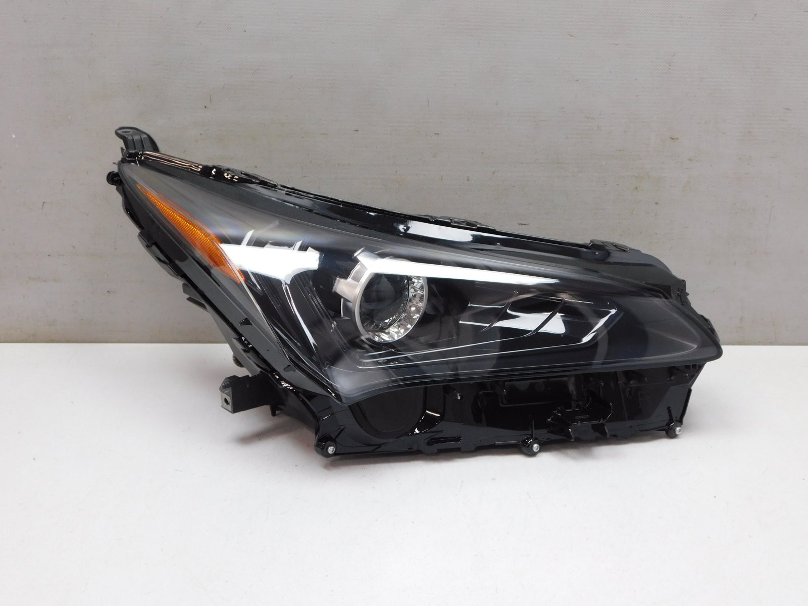 Фара правая Lexus NX 200 2014>