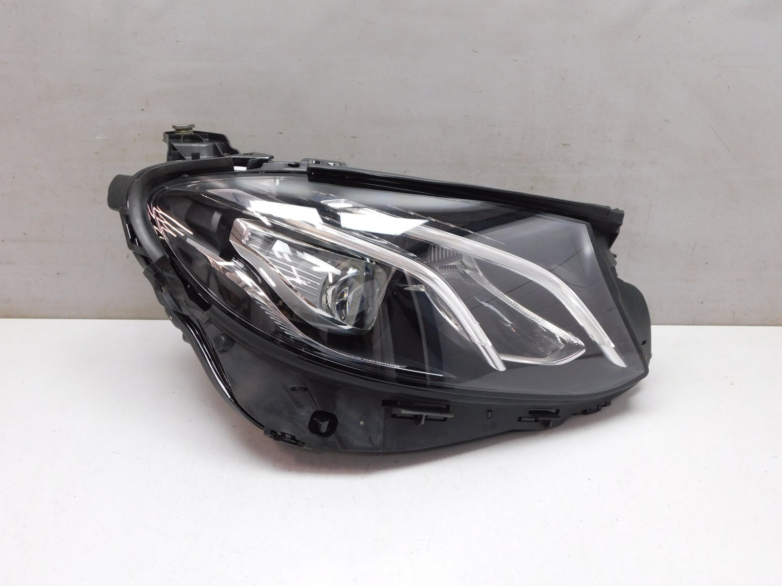 Фара правая Mercedes-Benz E-Klasse W213 2016>