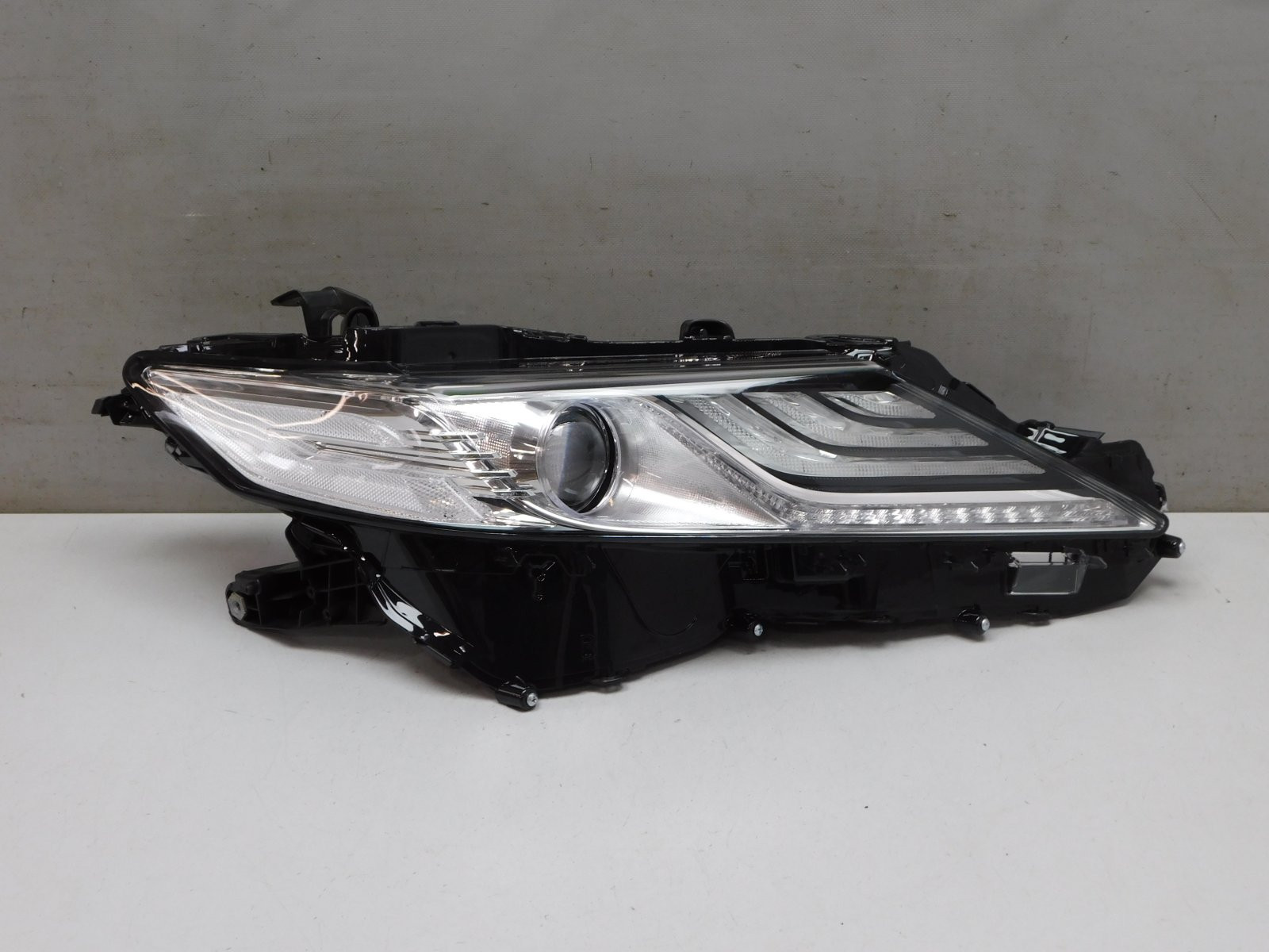 Фара правая Toyota Camry V70 2017>