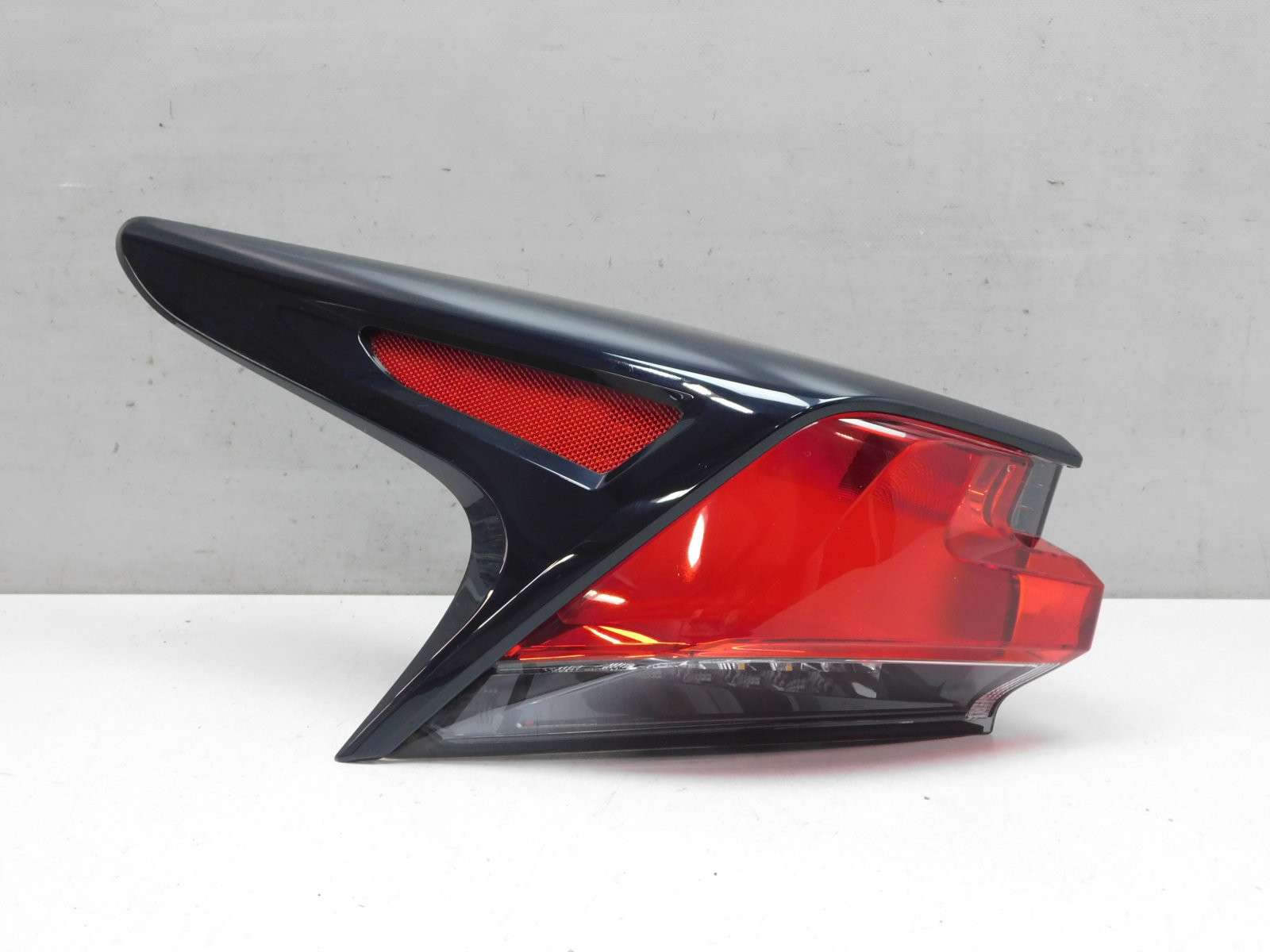 Фонарь задний наружный левый Lexus NX 200 2014>