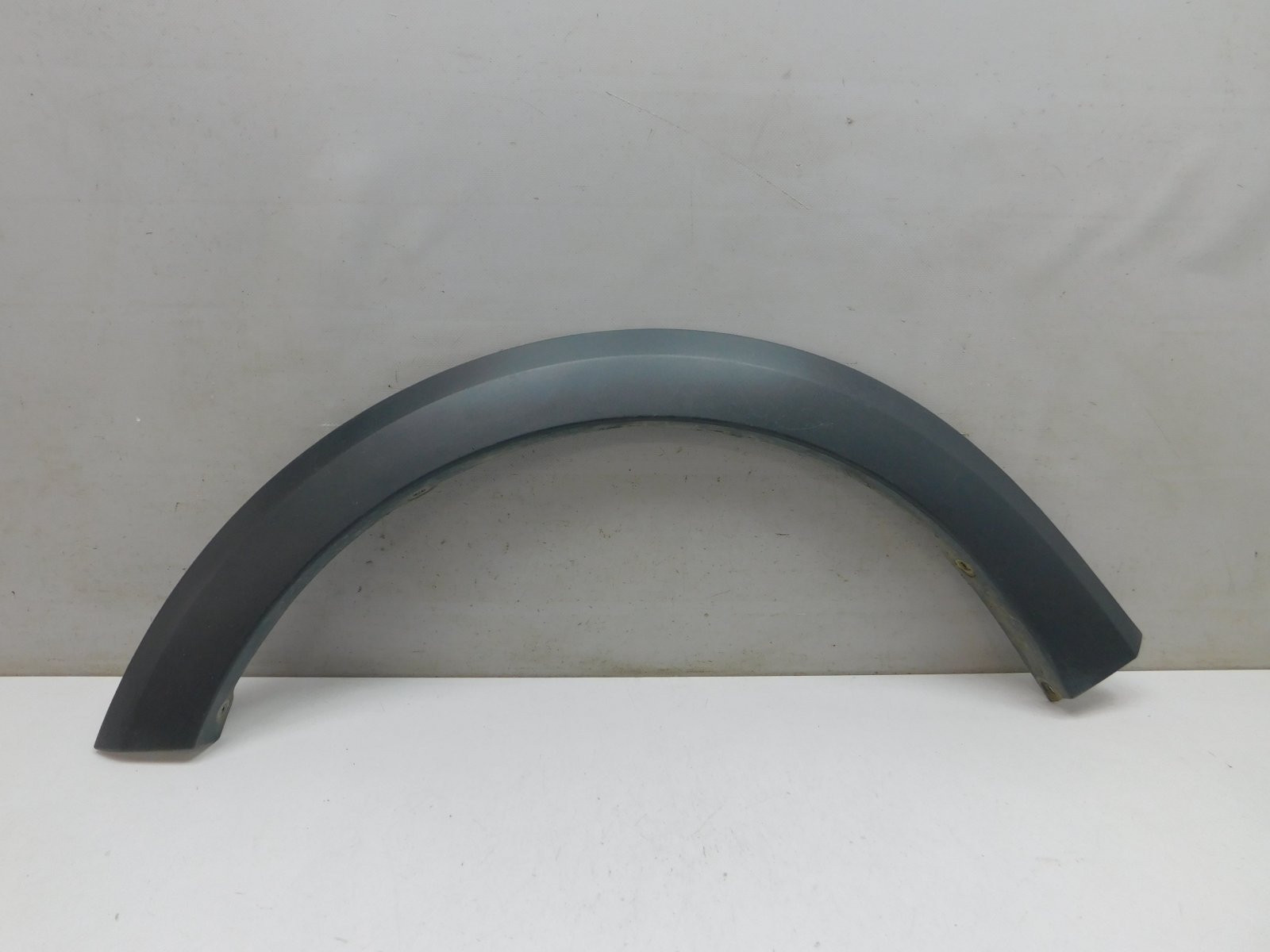 Накладка крыла переднего левого Renault Sandero 2014>