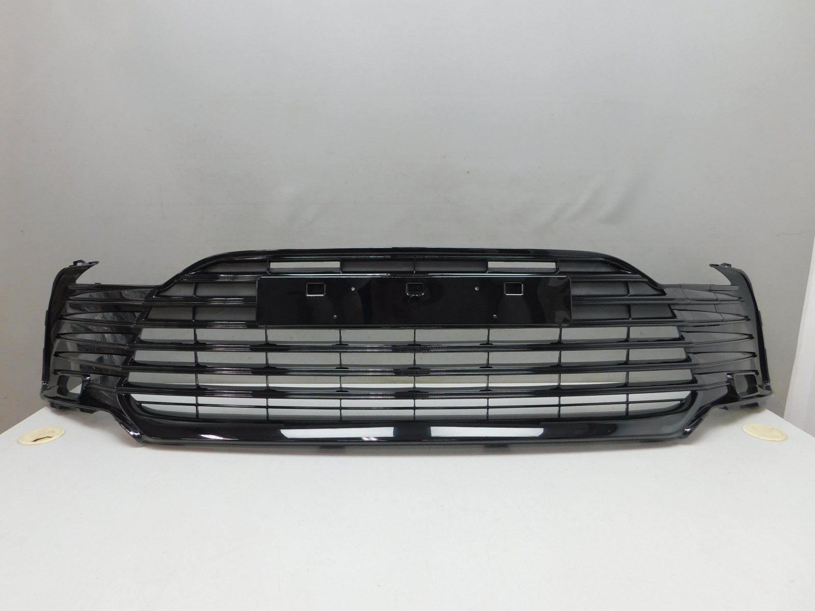 Решетка в бампер центральная Toyota Camry V70 2017>