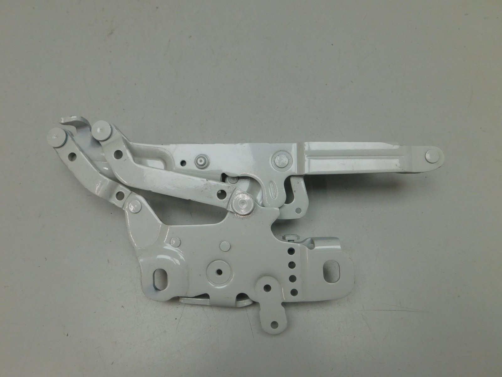 Петля капота правая BMW 3-серия F30 2011>