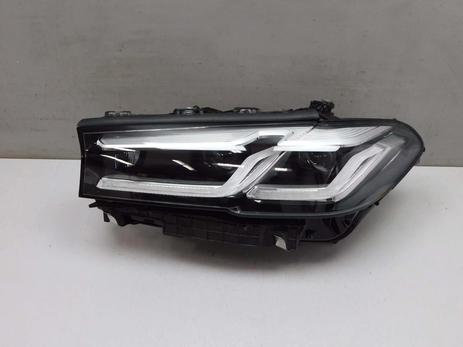 Фара левая BMW 5-серия G30 2016>