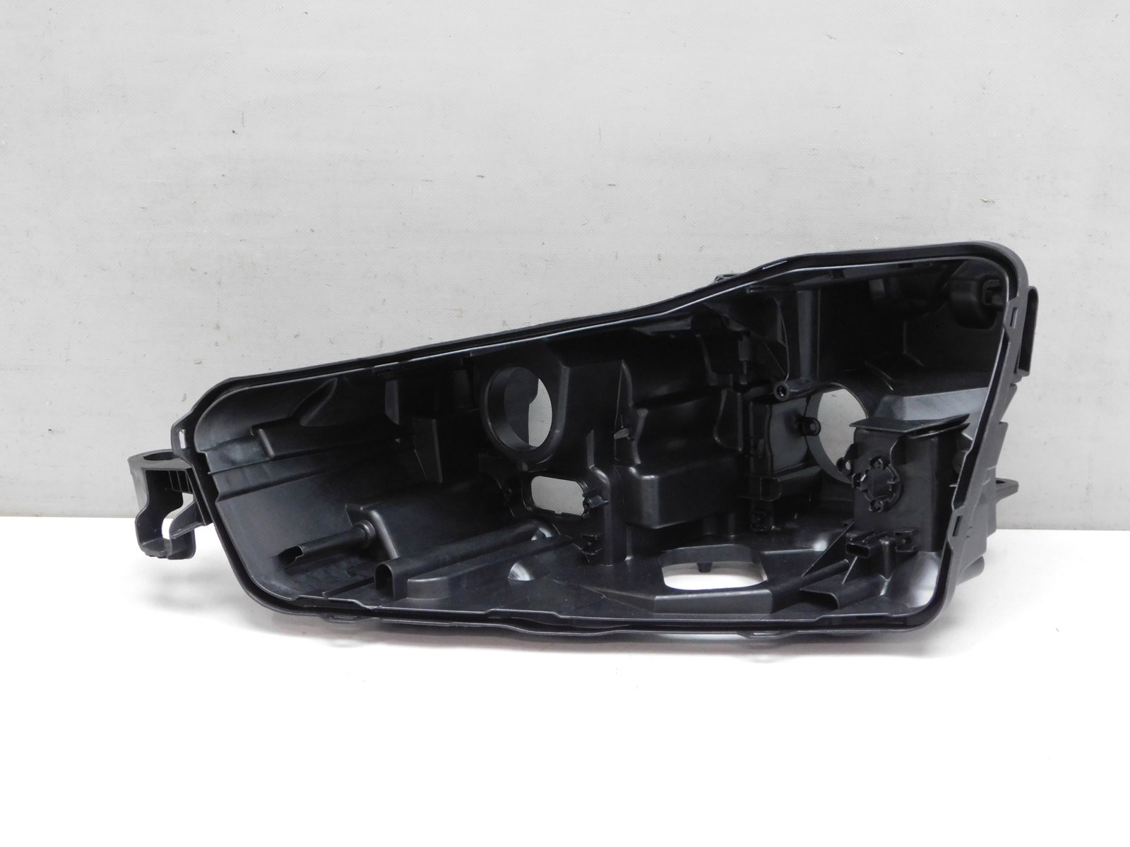 Корпус фары левой Skoda Rapid 2020>