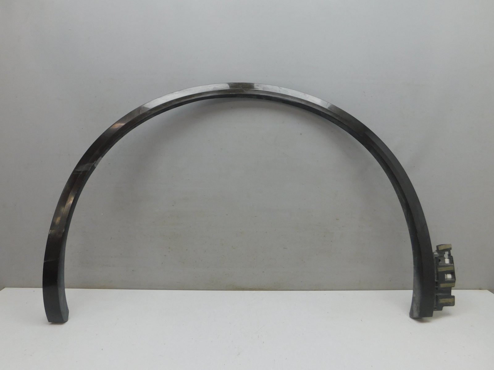 Накладка крыла переднего левого Volkswagen Touareg 2010>