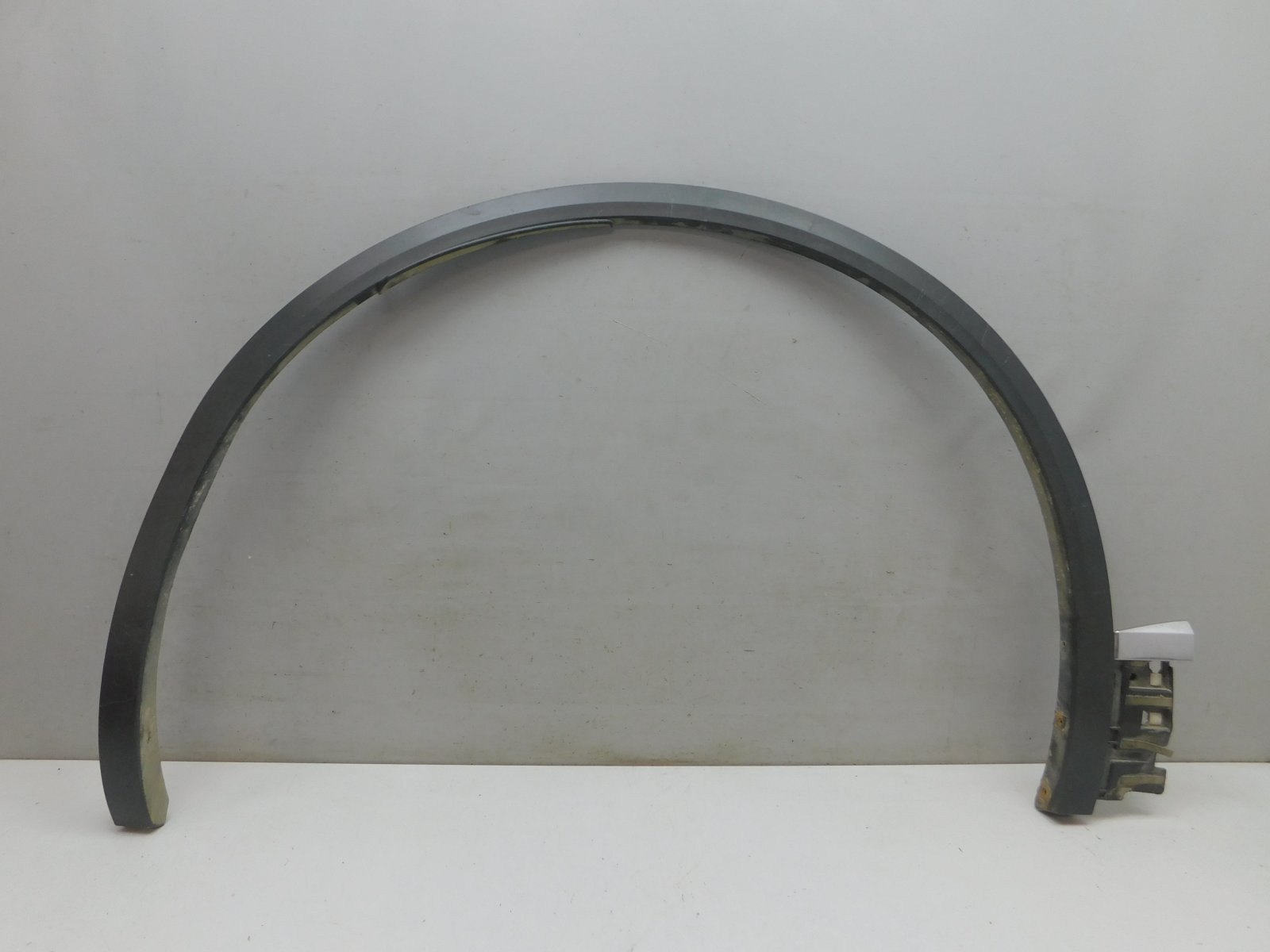 Накладка крыла переднего левого Volkswagen Touareg 2010>