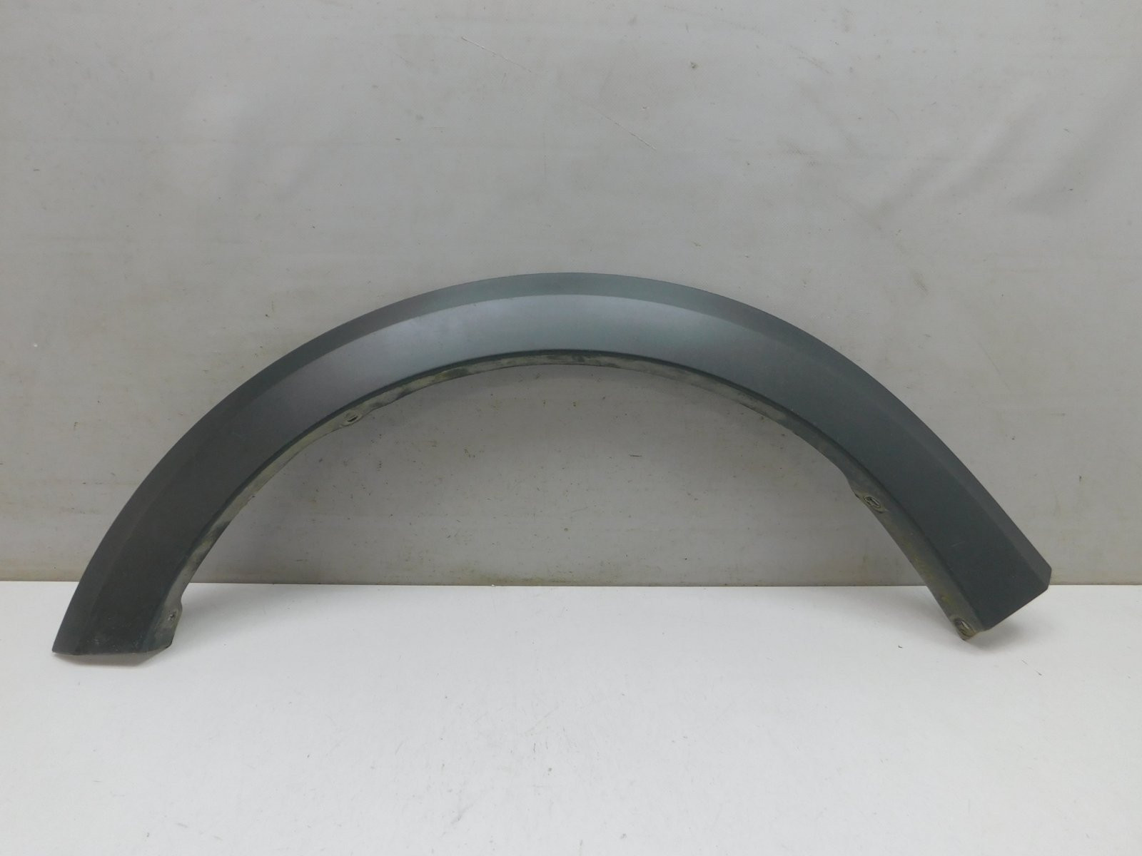 Накладка крыла переднего левого Renault Sandero 2014>