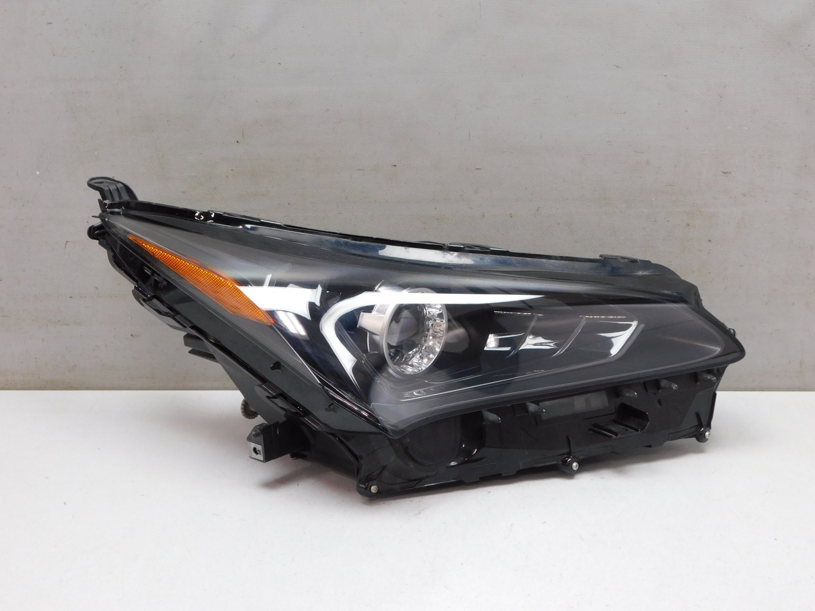 Фара правая Lexus NX 200 2014>