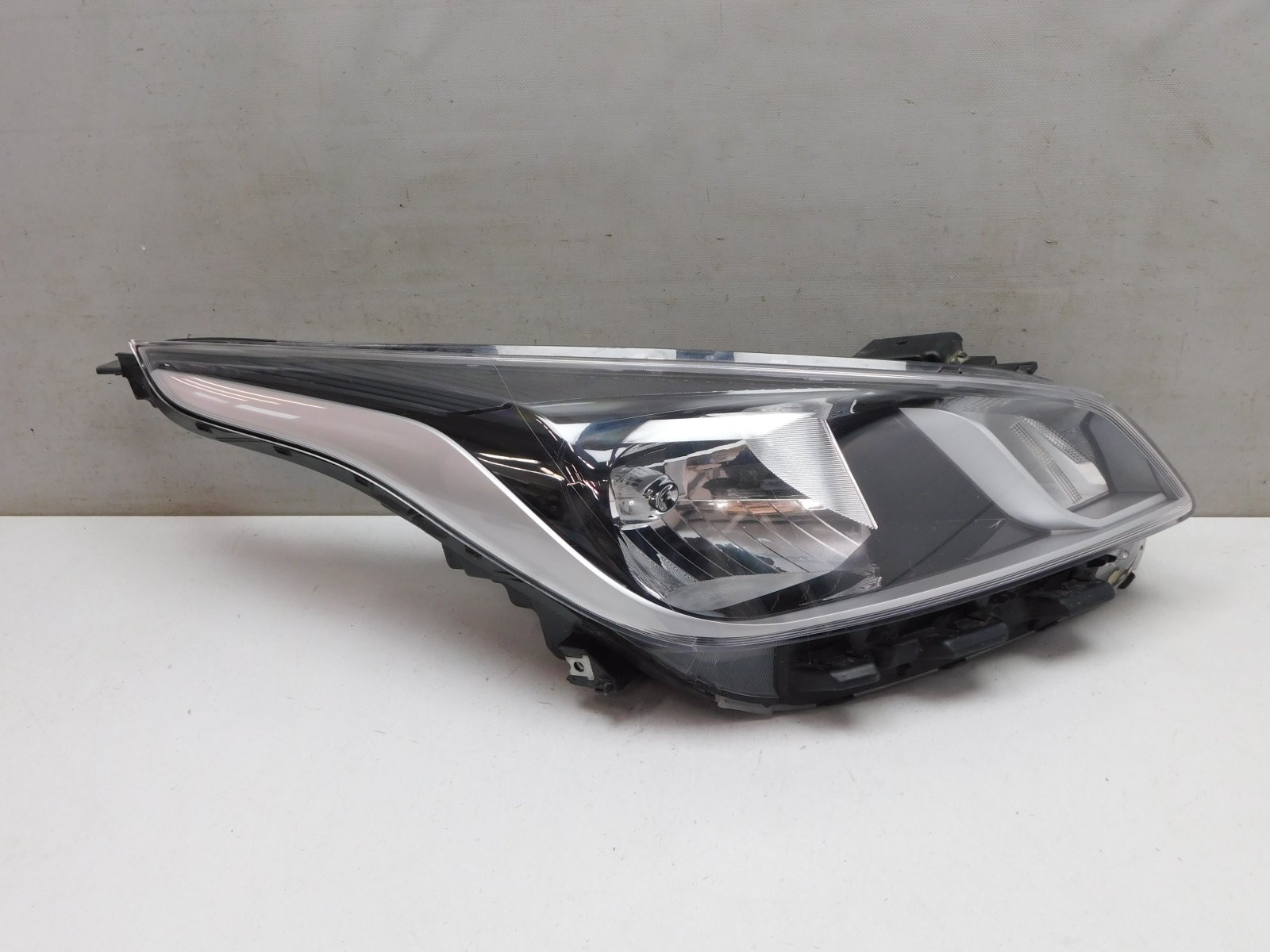 Фара правая Kia Rio 2017>