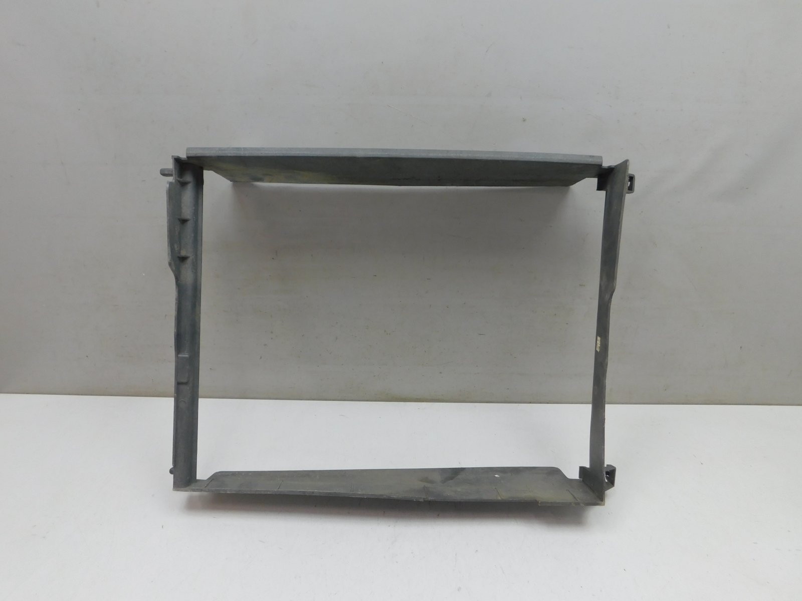 Воздуховод радиатора Renault Logan II 2014>