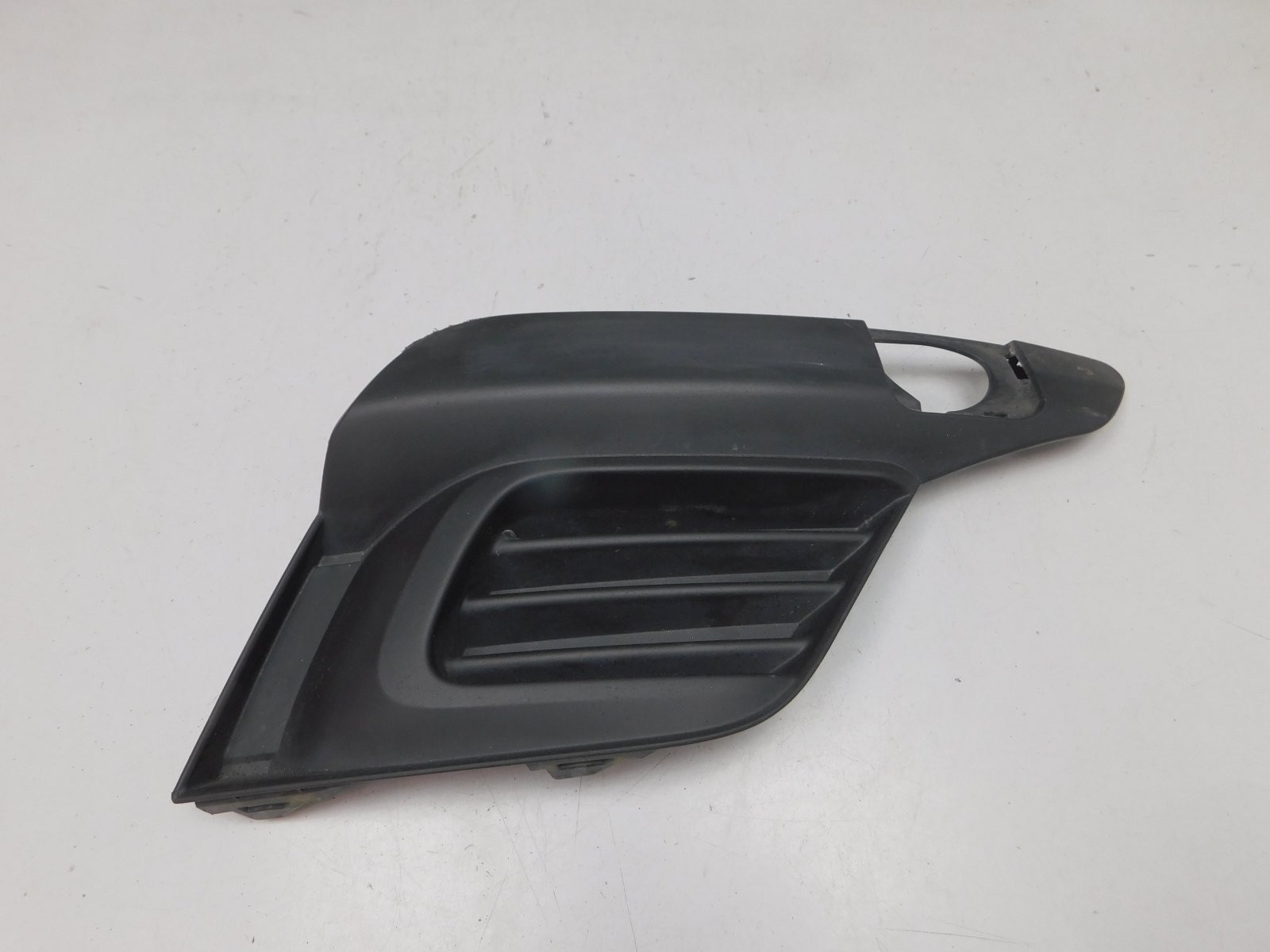 Решетка в бампер правая Renault Logan II 2014>