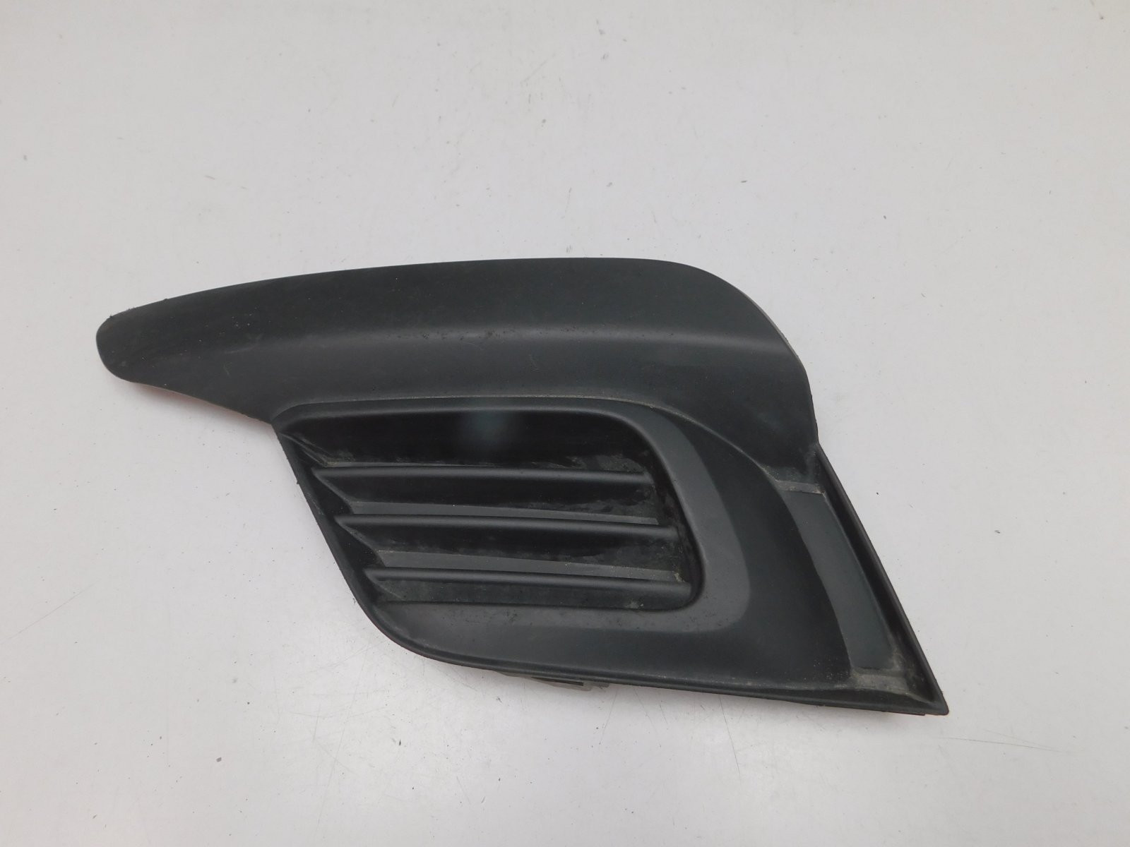 Решетка в бампер левая Renault Logan II 2014>