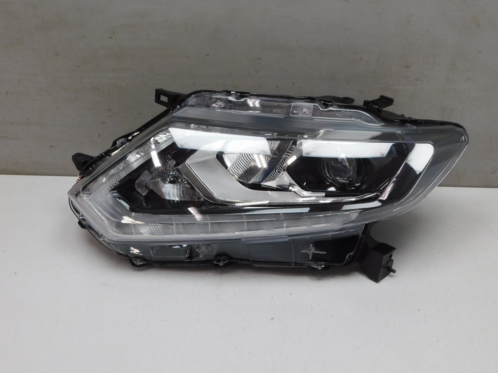 Фара левая Nissan X-Trail (T32) 2014>