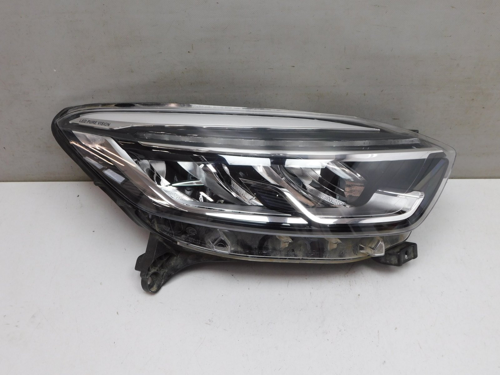 Фара правая Renault Kaptur 2016>